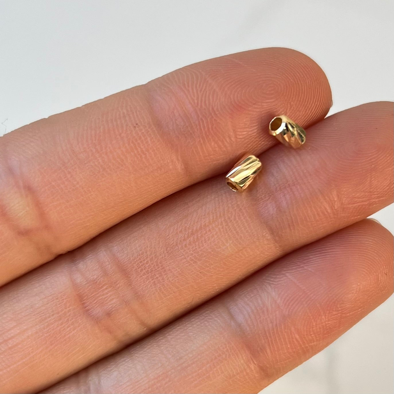 HERRAJE CILINDRO DIAMANTADO  ORO AMARILLO 18K 0,1 GR / 0,5 CM
