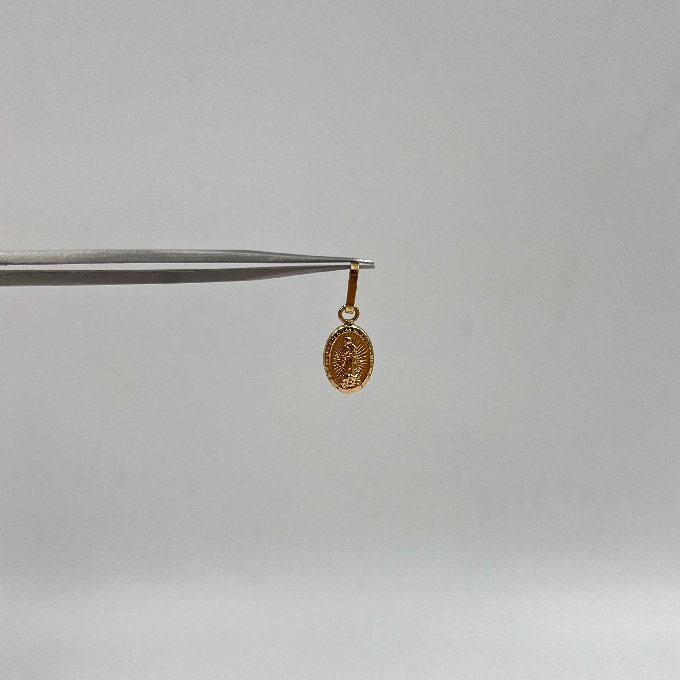 DIJE VIRGEN DE GUADALUPE  ORO AMARILLO 18K 0,4 GR / 0,8 MM / 1,3 CM