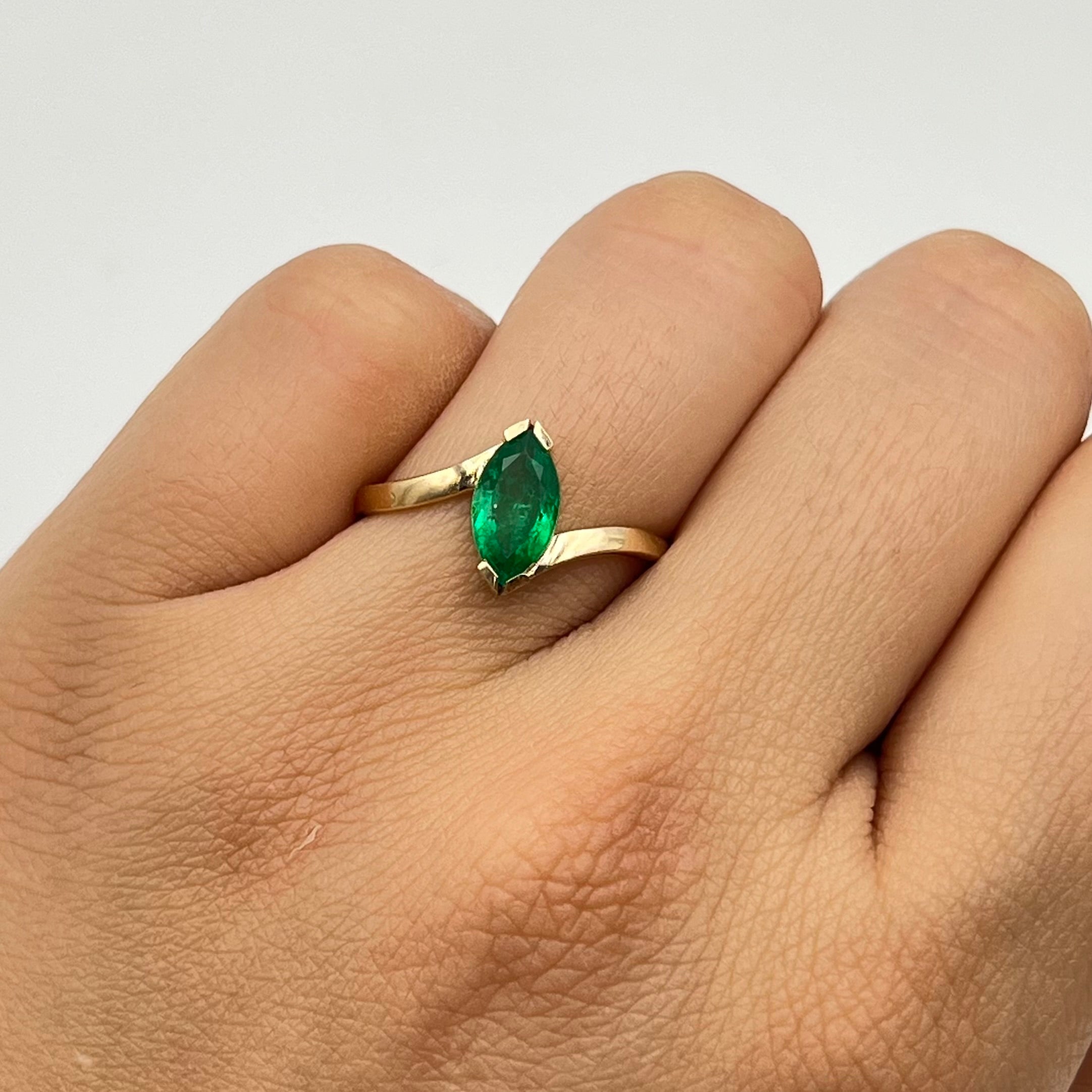ANILLO ESMERALDA 0.835 CT ORO AMARILLO 18K / TALLA 6/5 / 2,14 GR