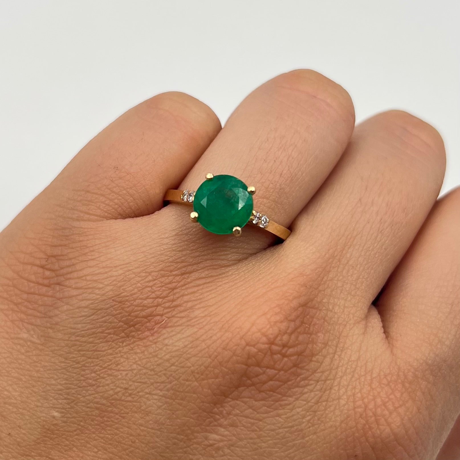 ANILLO ESMERALDA 2.1 CT Y DIAMANTE 0.08 CT ORO AMARILLO 18K / TALLA 7 2/4 / 3,45 GR