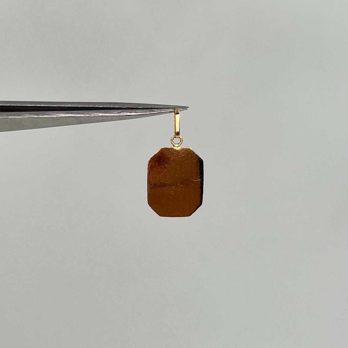 DIJE PLACA ORO AMARILLO 18K 0,74 GR / 13 MM / 1,8 CM