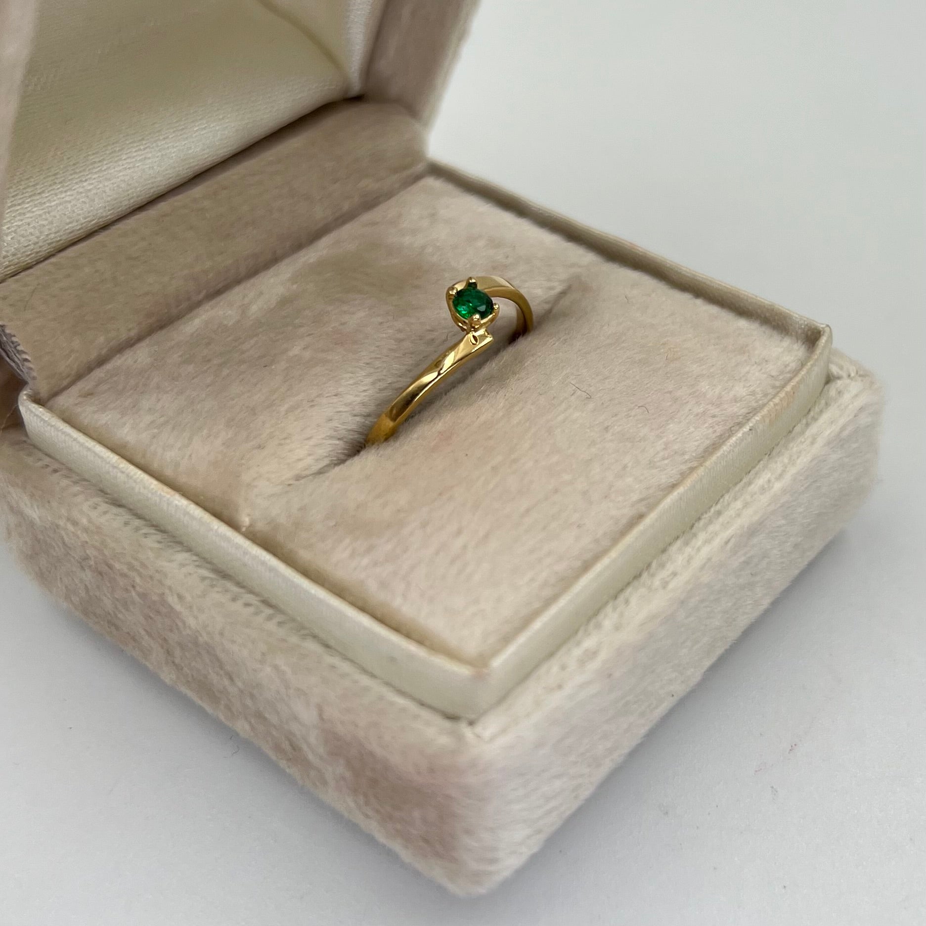 ANILLO CIRCON VERDE  ORO AMARILLO 18K / TALLA 6/5 / 1,43 GR / 1,6 MM