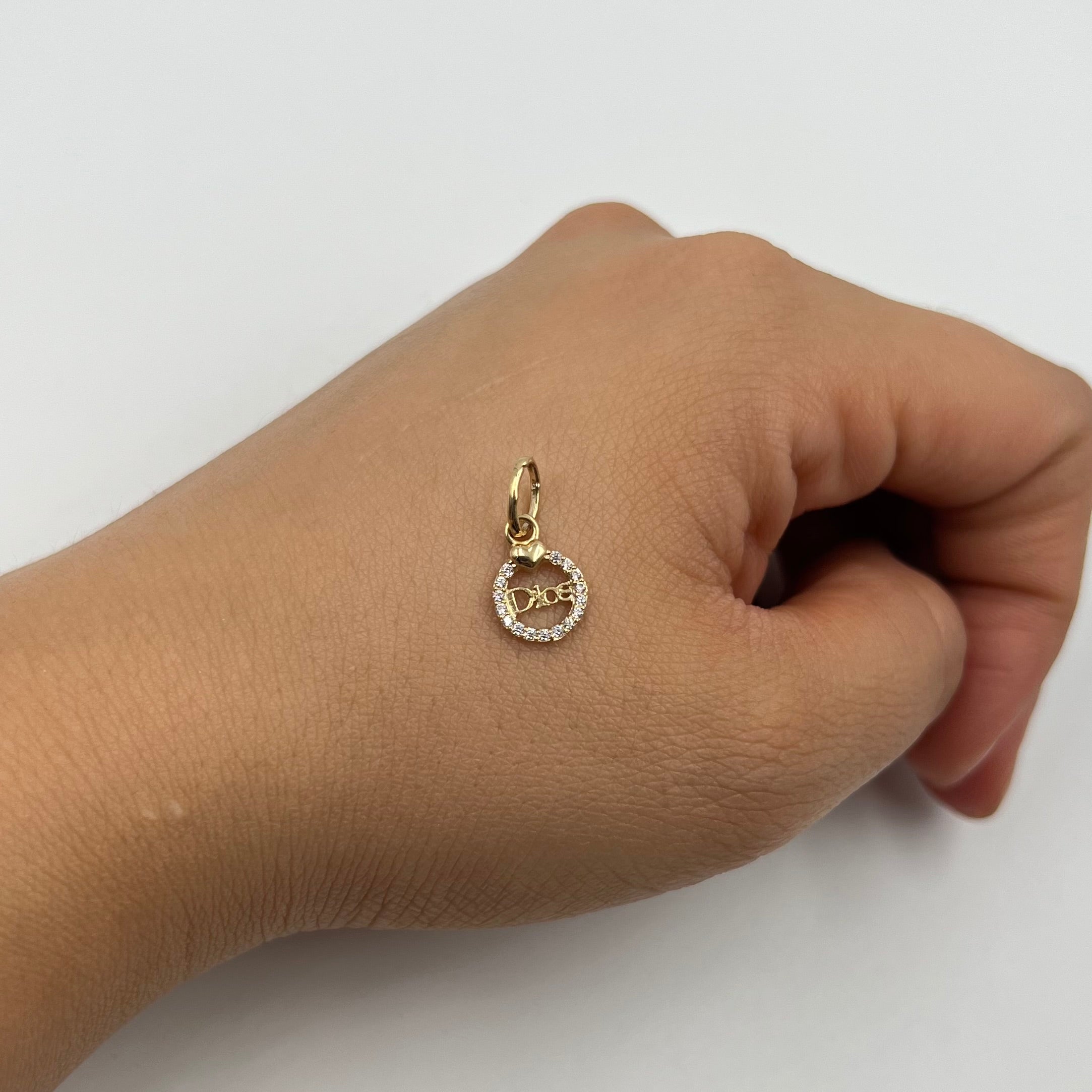 DIJE DIOS CON CIRCONES  ORO AMARILLO 18K 0,62 GR / 8 MM / 1,1 CM