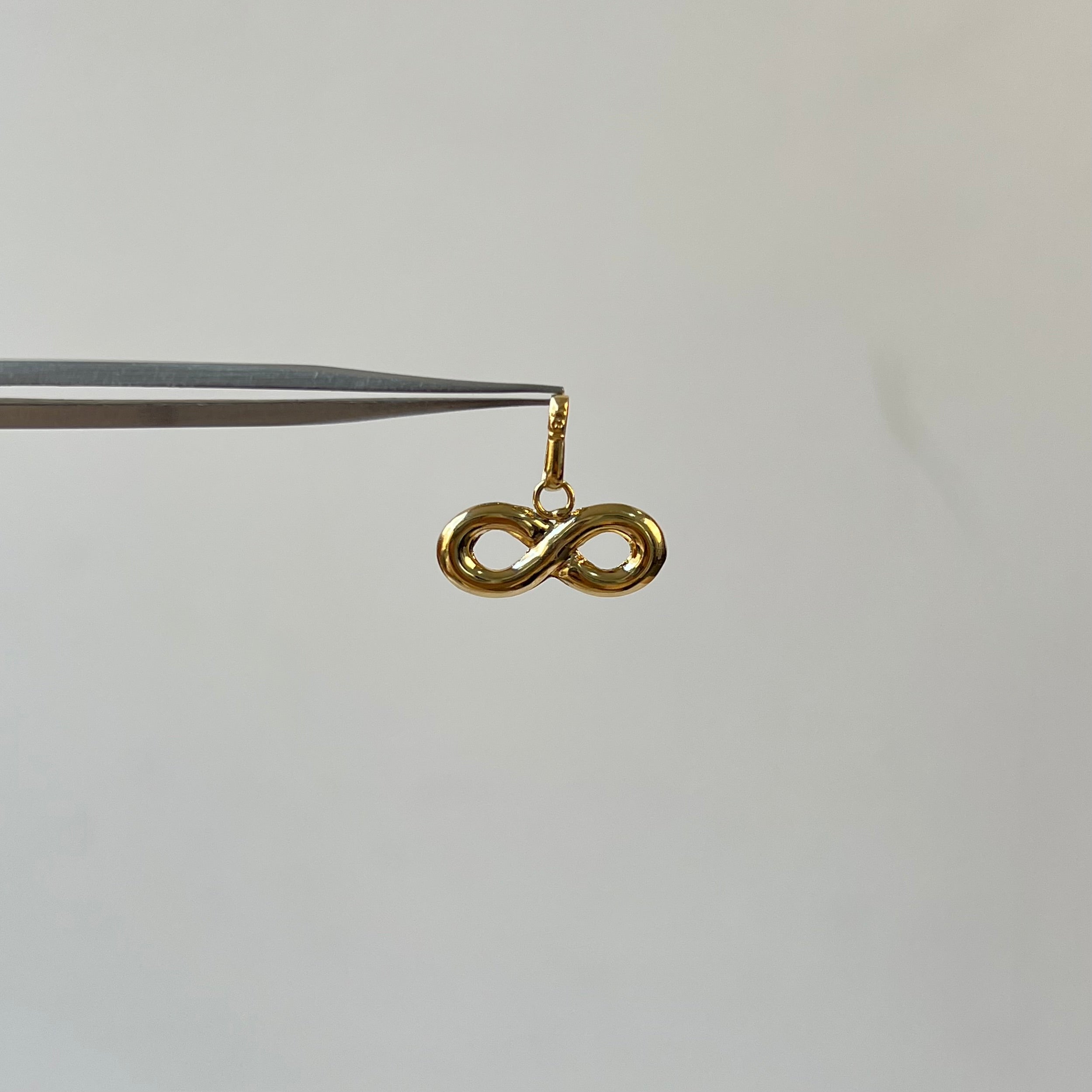DIJE INFINITO  ORO AMARILLO 18K 0,73 GR / 9 MM / 1,6 CM