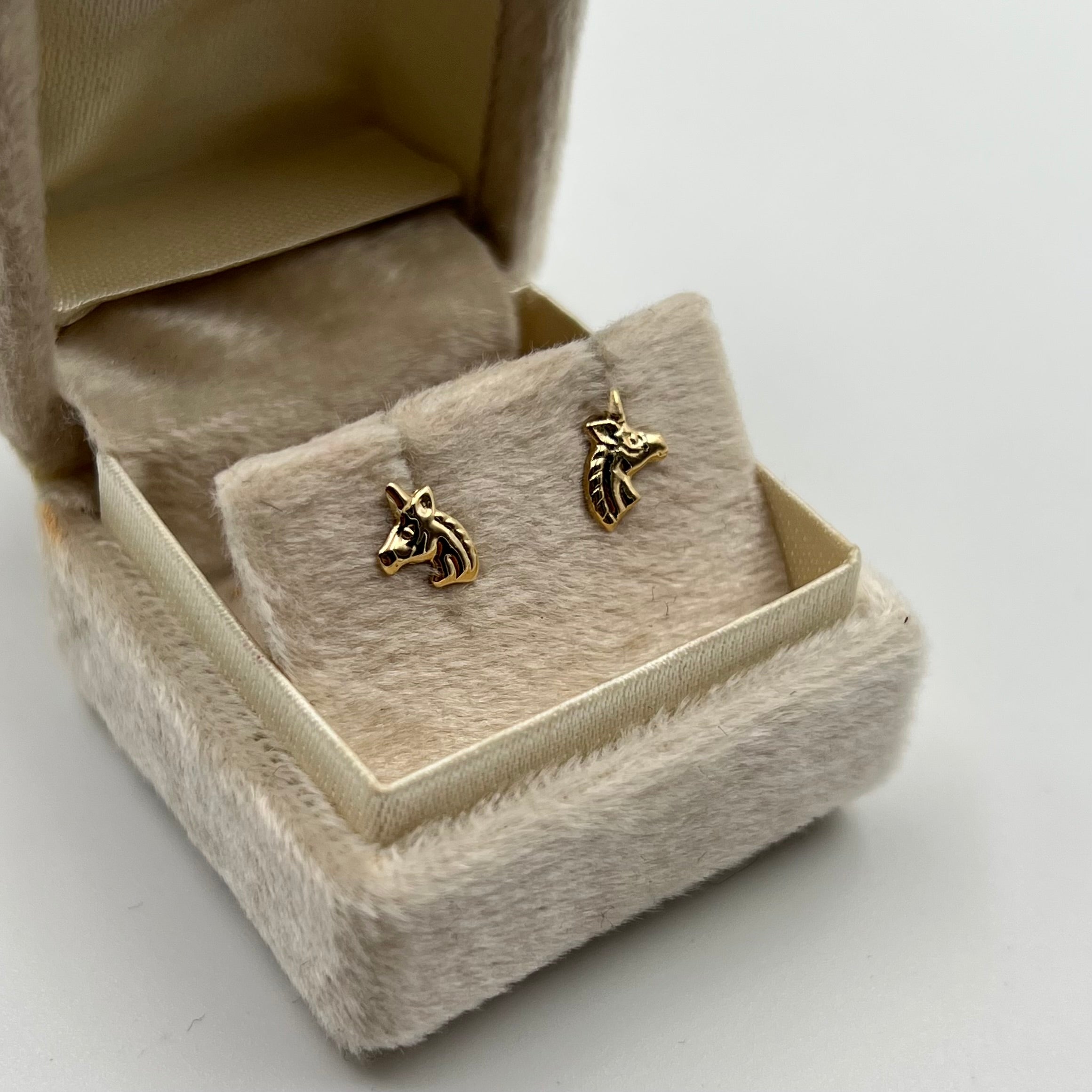 TOPOS UNICORNIO  ORO AMARILLO 18K 0,58 GR / 6 MM