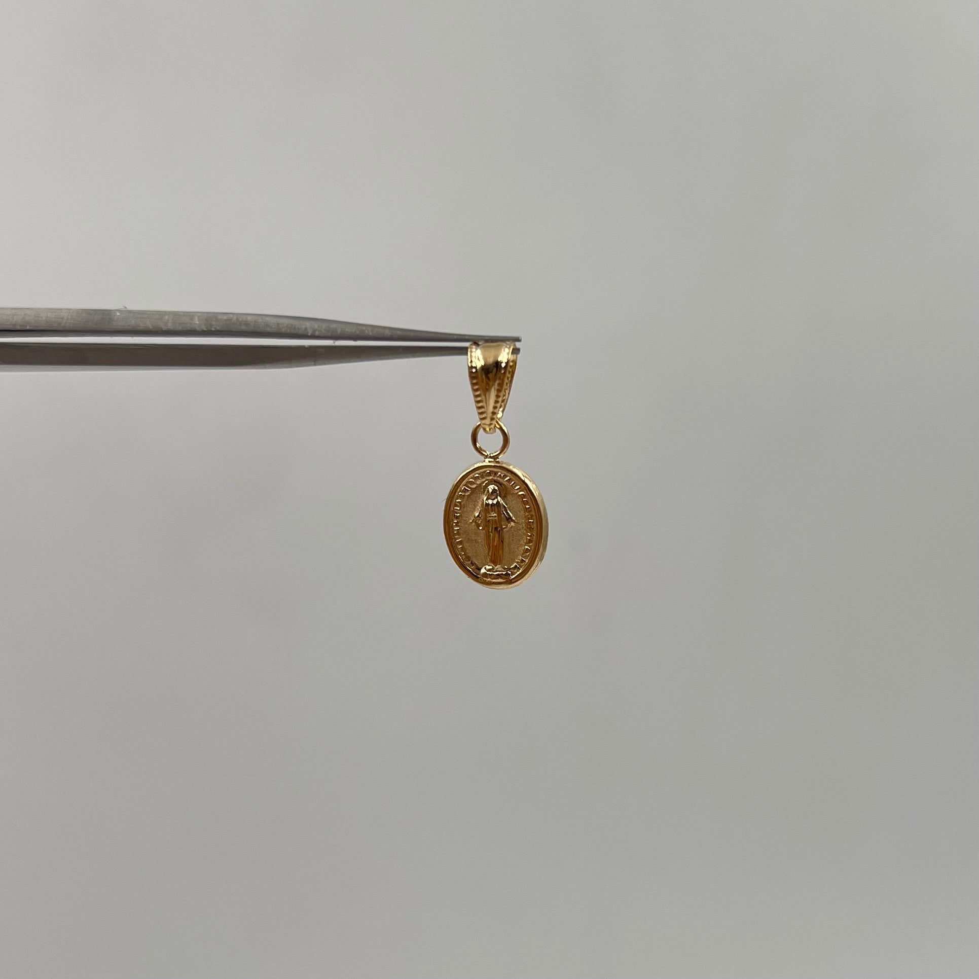 DIJE VIRGEN DE LA MILAGROSA  ORO AMARILLO 18K 0,56 GR / 8 MM / 1,3 CM