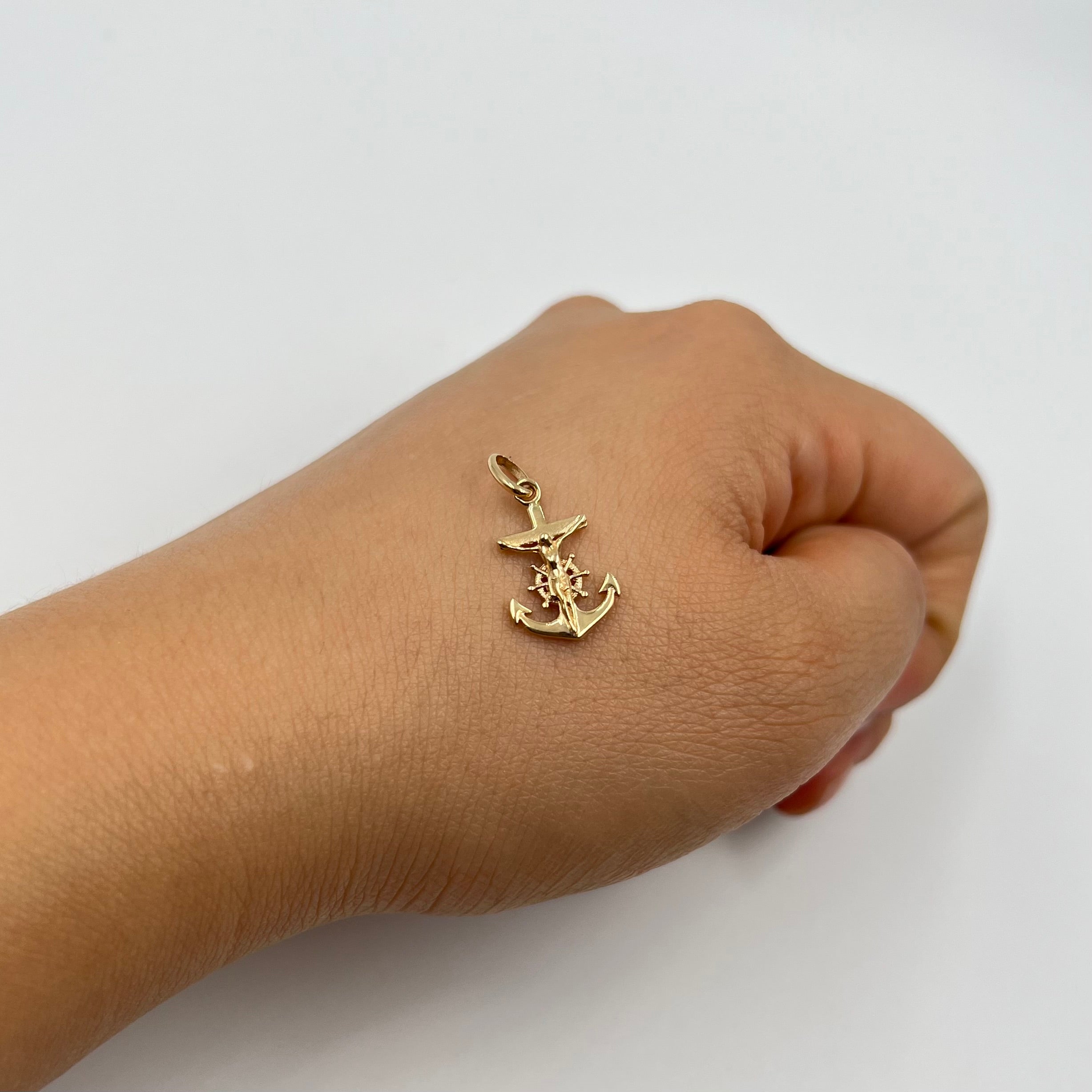 DIJE ANCLA CRISTO  ORO AMARILLO 18K 1,04 GR / 10 MM / 1,6 CM