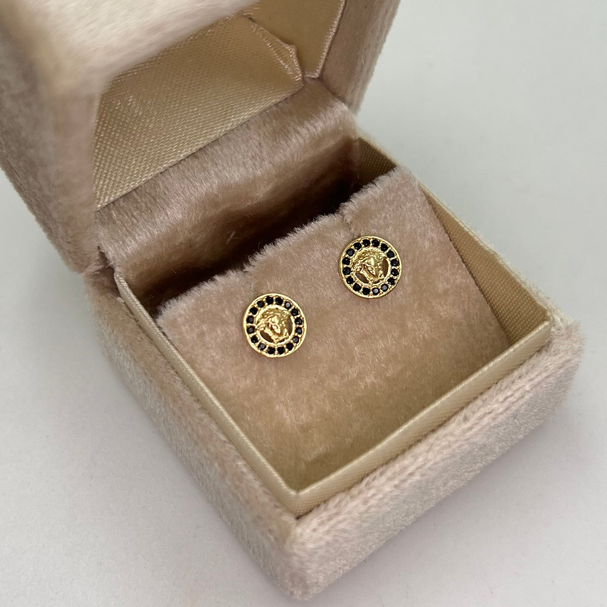 TOPOS MEDUSA BORDEADO CIRCONES NEGROS  ORO AMARILLO 18K 1,07 GR / 7 MM