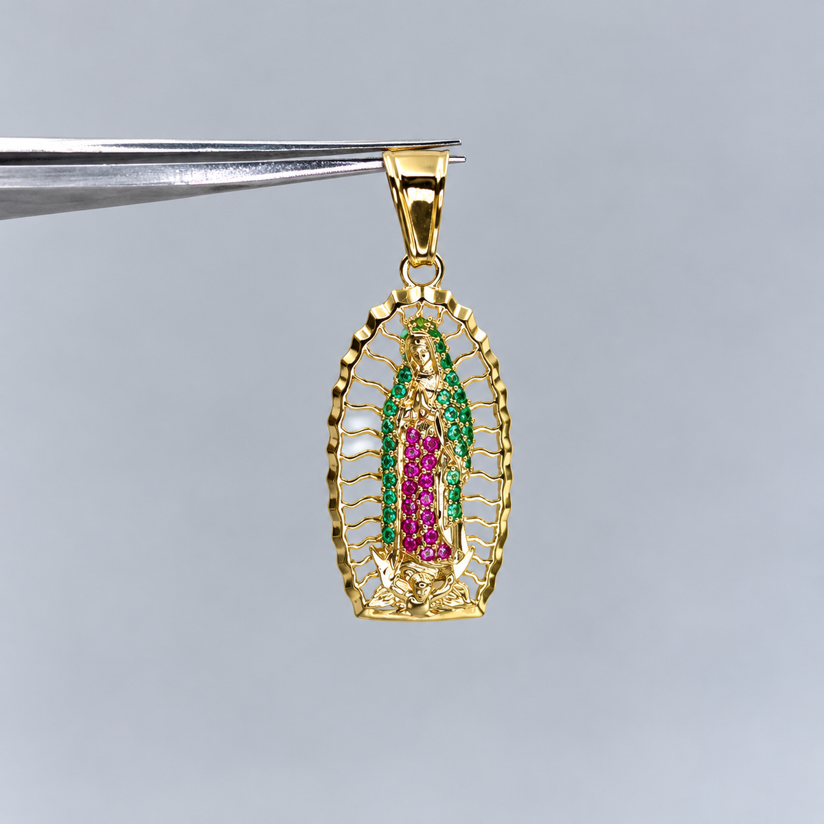 DIJE VIRGEN DE GUADALUPE CASTING VERDE Y FUCSIA ORO AMARILLO 18K +1 / 3,57 GR / 13 MM / 2,5 CM