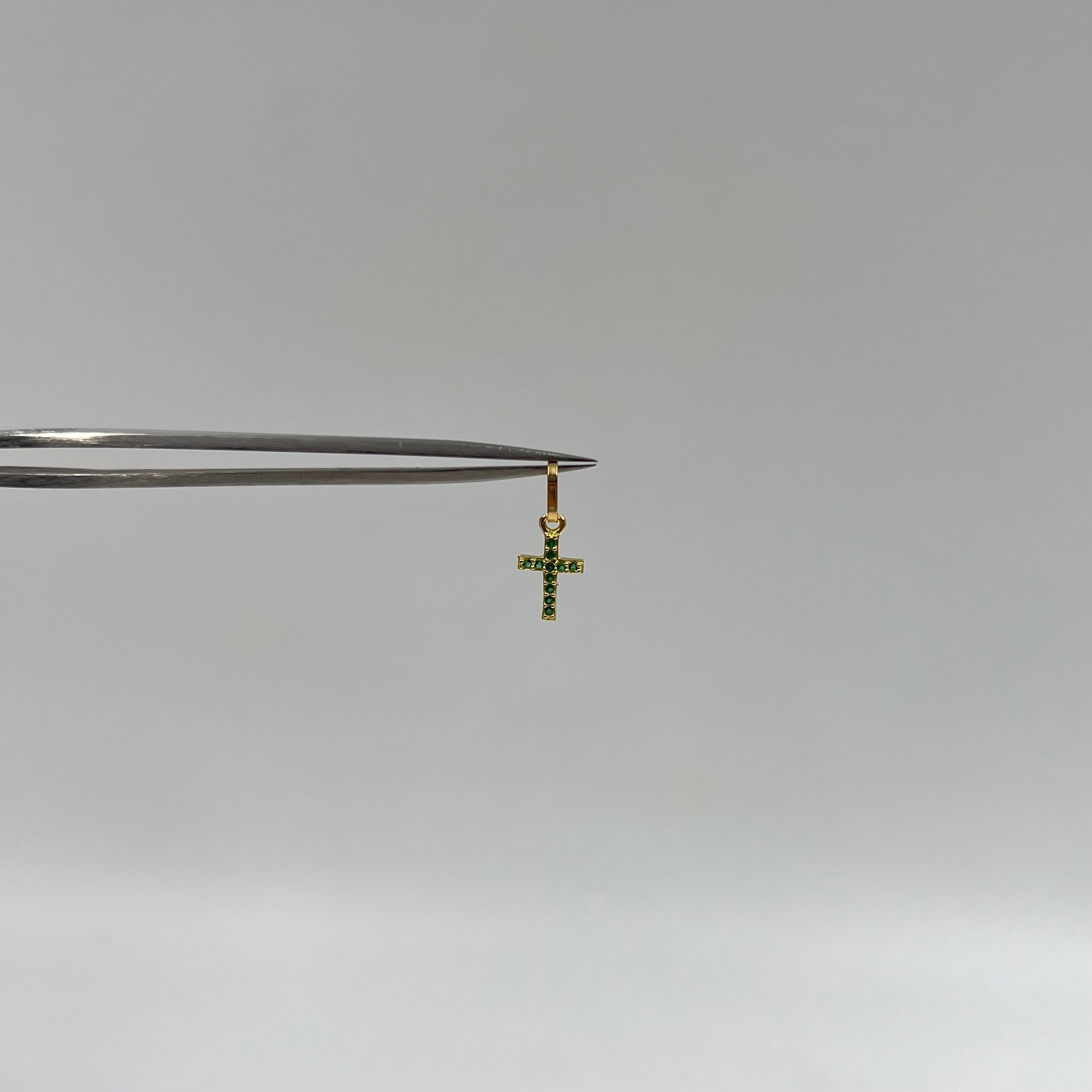 DIJE CRUZ CASTING VERDE  ORO AMARILLO 18K +1 / 0,41 GR / 1,6 MM / 1,1 CM