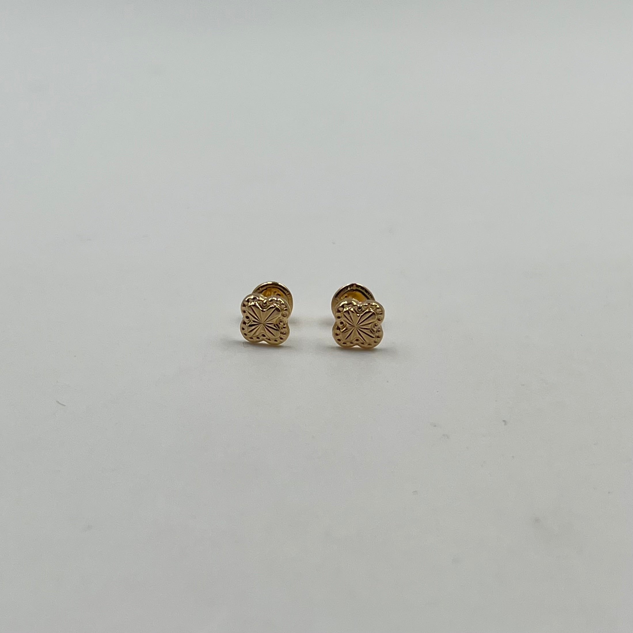TOPOS TREBOL BORDEADO DIAMANTADO  ORO AMARILLO 18K 0,73 GR / 6 MM