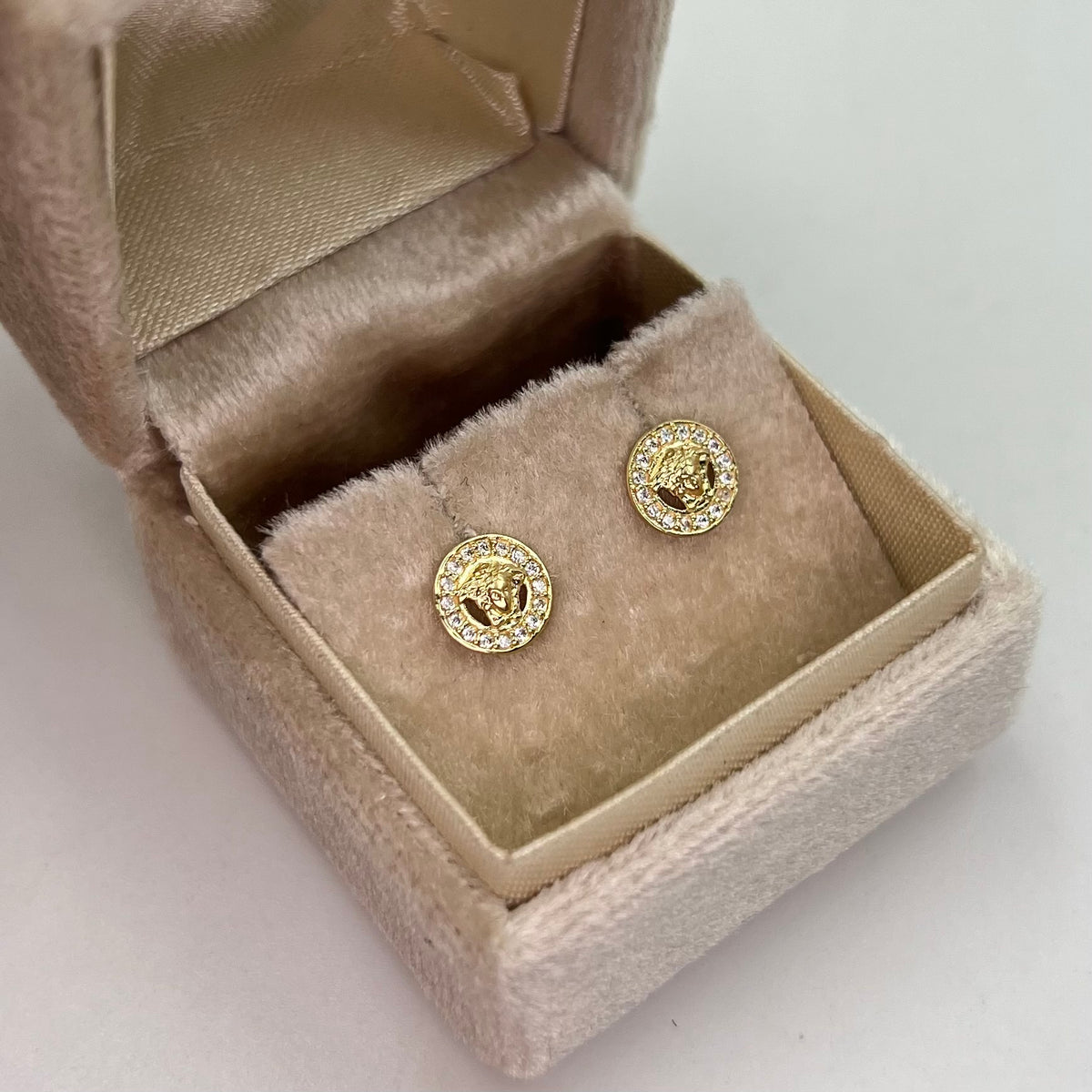 TOPOS MEDUSA BORDEADO CIRCONES BLANCOS ORO AMARILLO 18K 1,12 GR / 7 MM