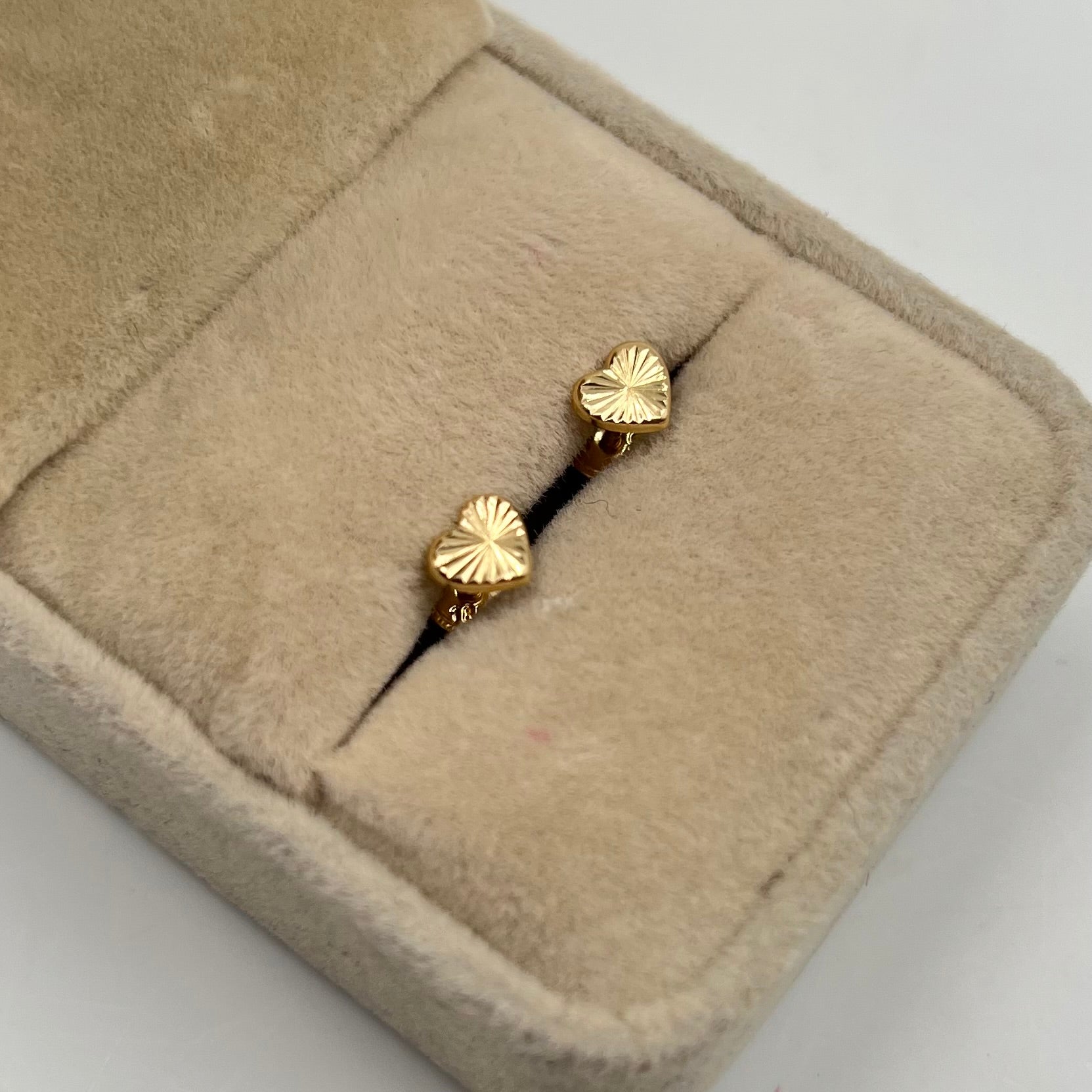 TOPOS CORAZON DIAMANTADO  ORO AMARILLO 18K 0,56 GR / 6 MM