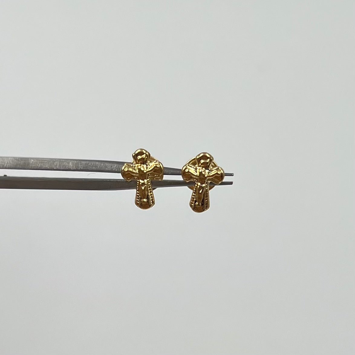 TOPOS CRUZ ORO AMARILLO 18K 0,58 GR / 6 MM