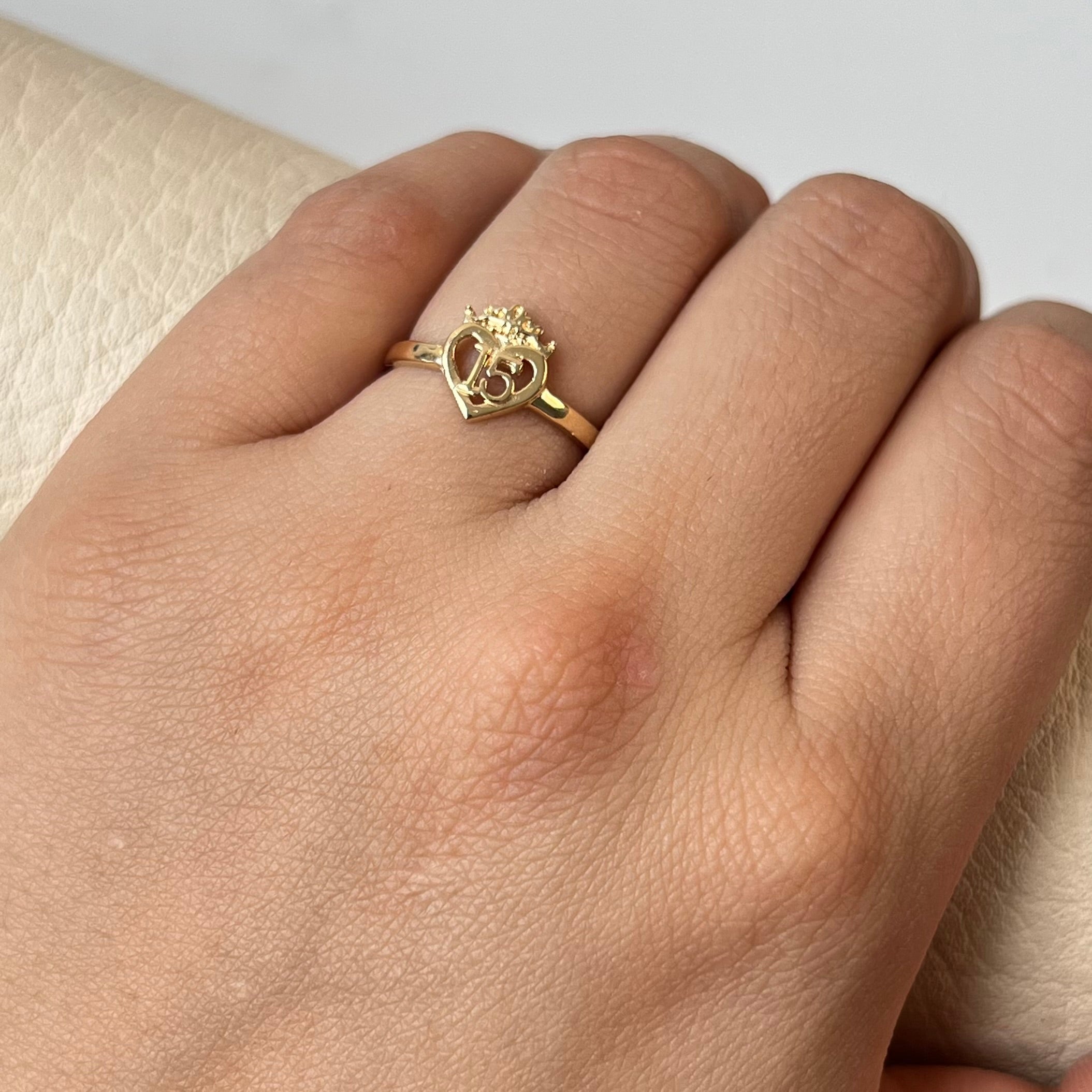 ANILLO 15 AÑOS ORO AMARILLO 18K / TALLA 5/5 / 1,96 GR / 1,8 MM
