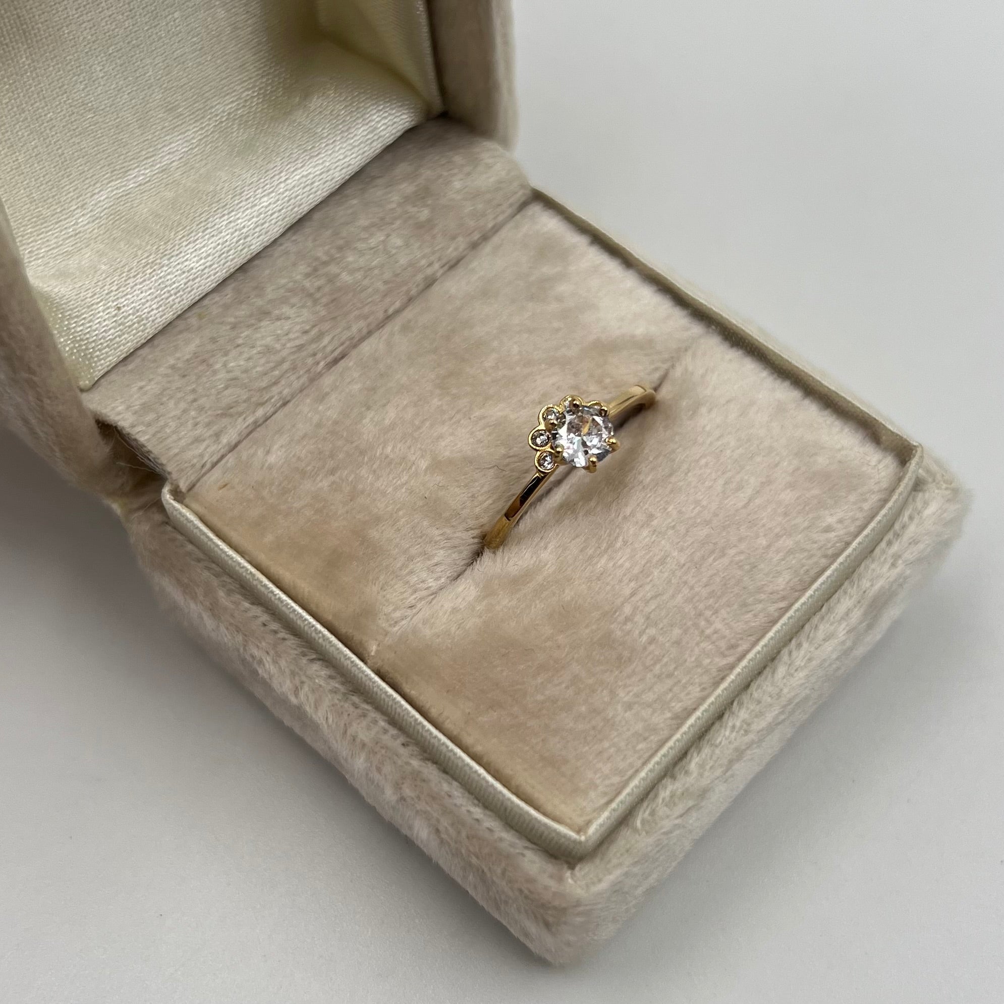 ANILLO SOLITARIO CIRCON BLANCO  ORO AMARILLO 18K / TALLA 7/5 / 2,05 GR / 6 MM