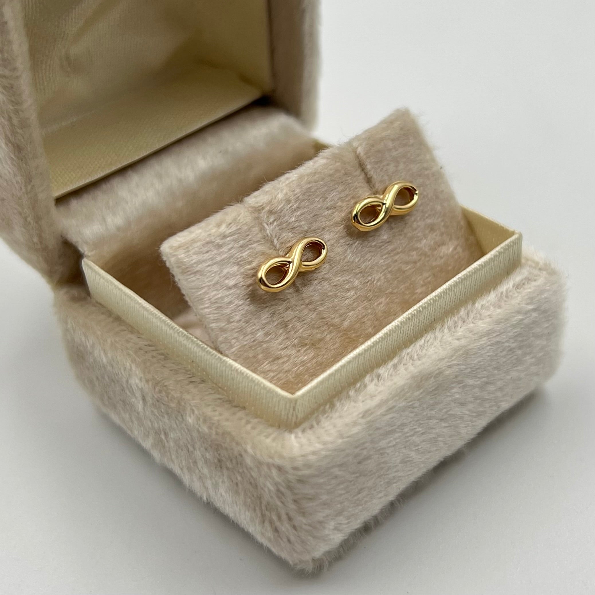 TOPOS INFINITO  ORO AMARILLO 18K 0,58 GR / 10 MM