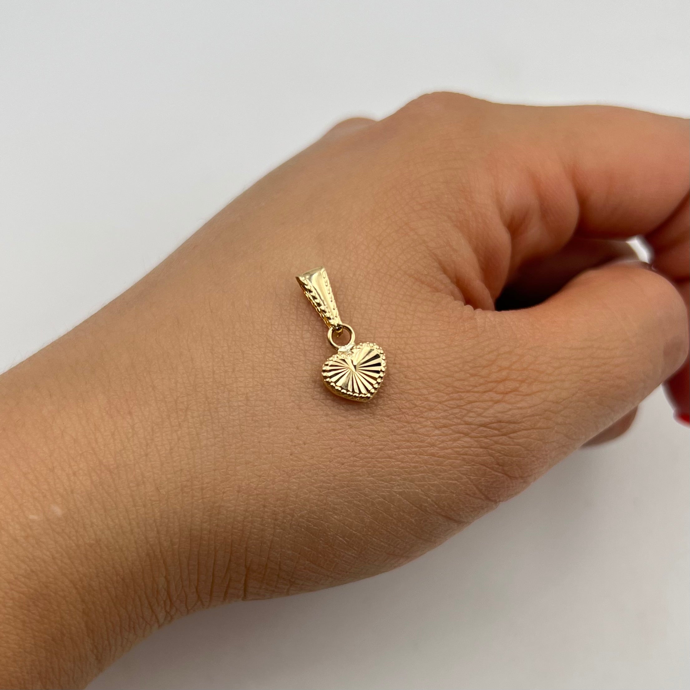 DIJE CORAZON DIAMANTADO  ORO AMARILLO 18K 0,46 GR / 8 MM / 0,9 CM