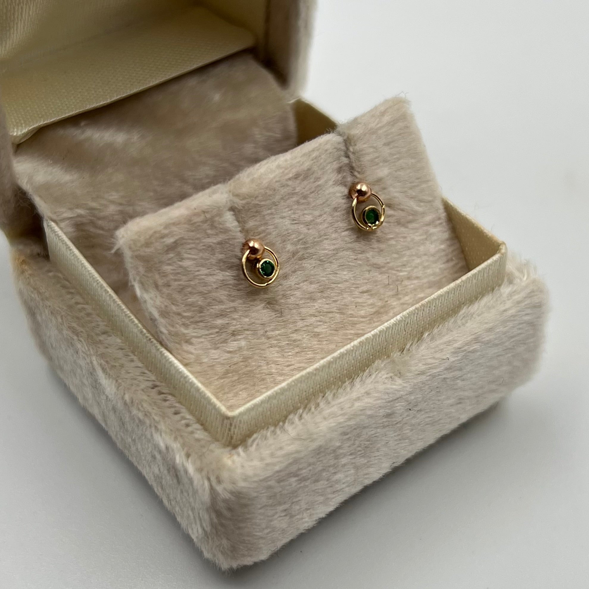 TOPOS ARO CIRCON VERDE ORO AMARILLO 18K 0,67 GR / 4 MM