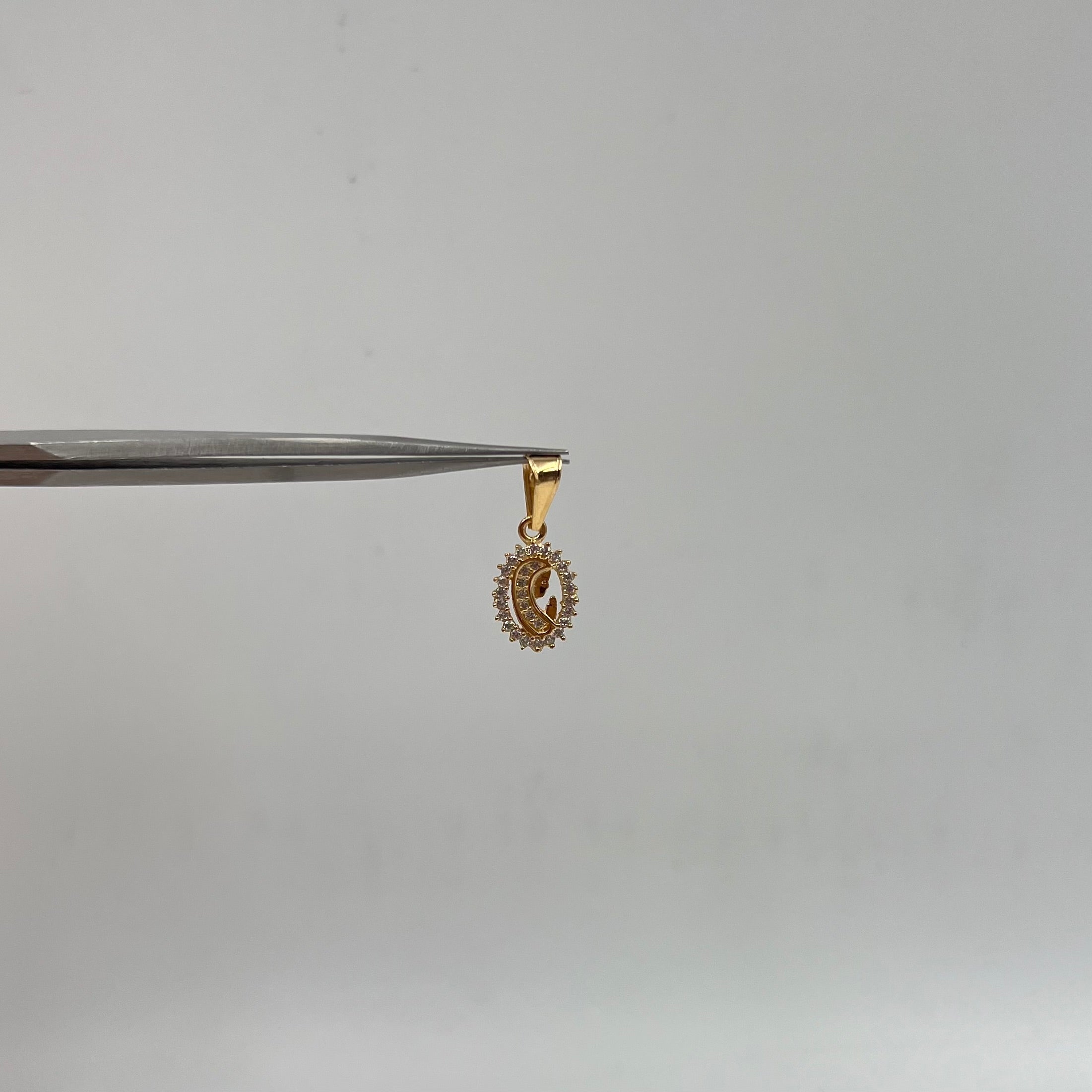 DIJE VIRGEN DE GUADALUPE CIRCONES ORO AMARILLO 18K 1,04 GR / 8 MM / 1,4 CM