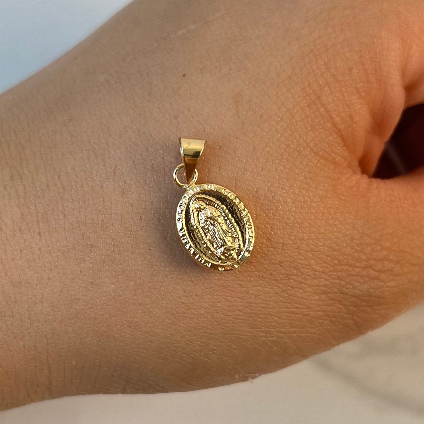 DIJE VIRGEN DE GUADALUPE  ORO AMARILLO 18K 0,68 GR / 9 MM / 1,5 CM