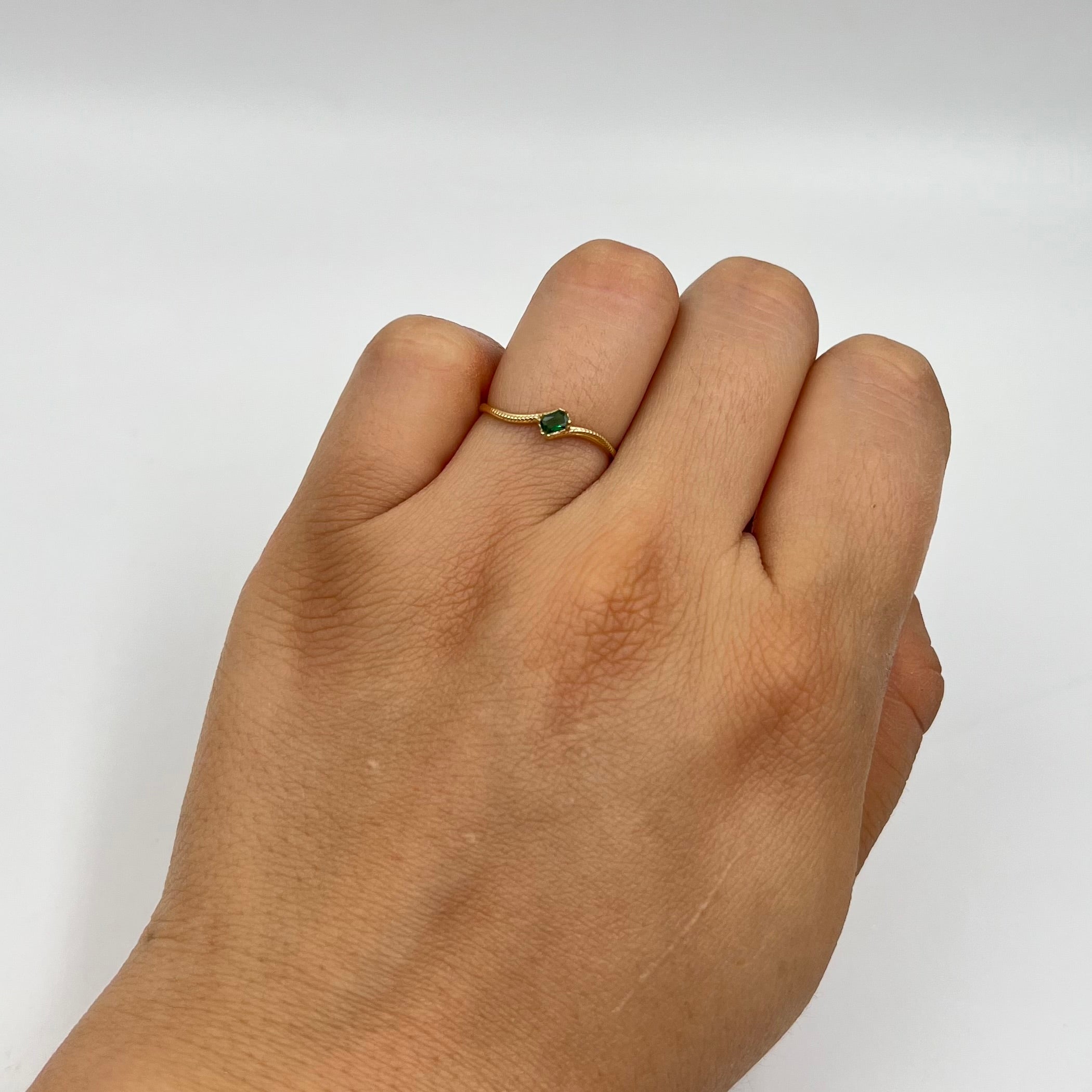 ANILLO SOLITARIO CIRCON VERDE ORO AMARILLO 18K / TALLA 5 / 0,78 GR / 1,5 MM
