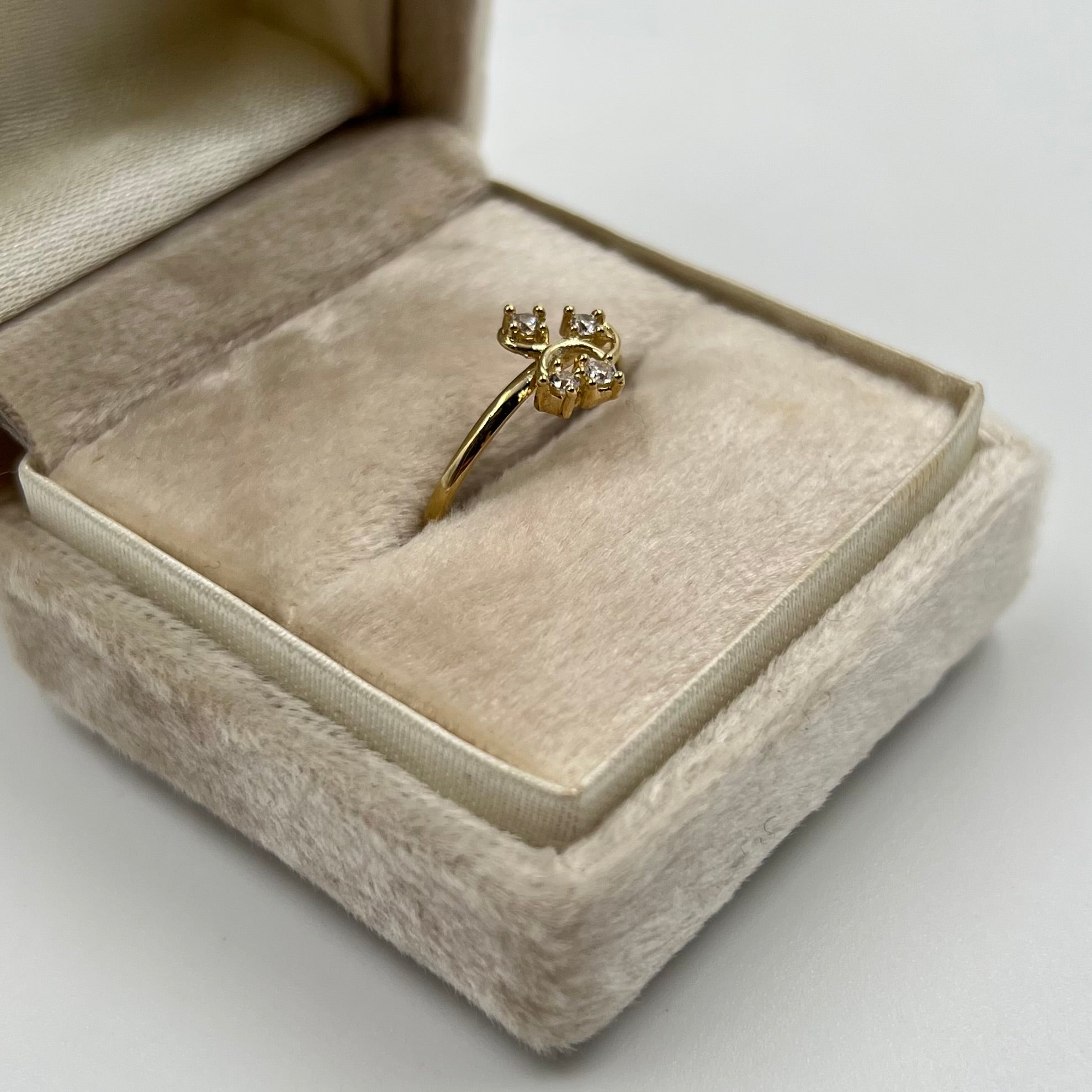 ANILLO FLOR CASTING BLANCO  ORO AMARILLO 18K / TALLA 7 / 1,53 GR / 9 MM