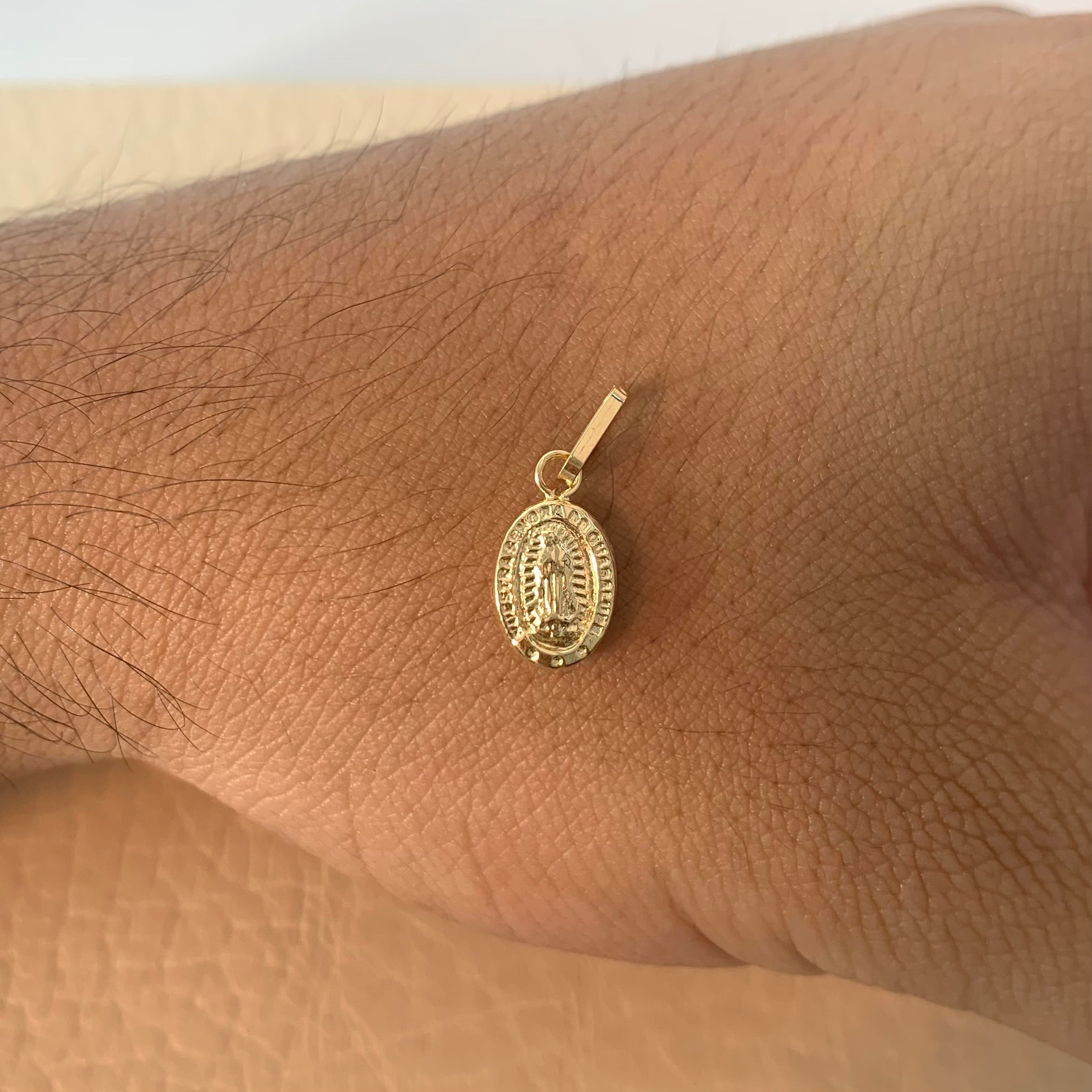 DIJE VIRGEN GUADALUPE  ORO AMARILLO 18K 0,5 GR / 8 MM / 1,4 CM