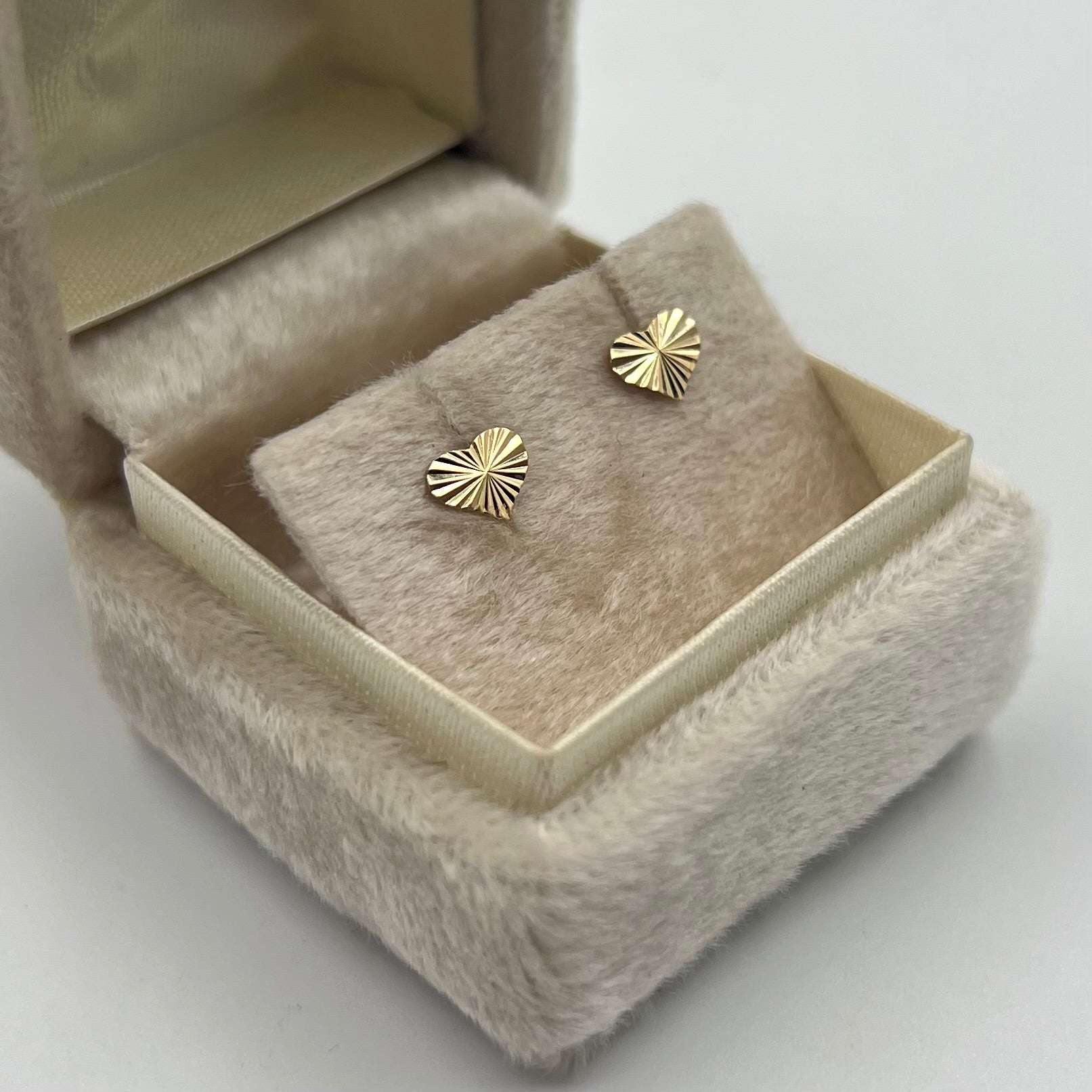 TOPOS CORAZON DIAMANTADO  ORO AMARILLO 18K 0,61 GR / 6 MM