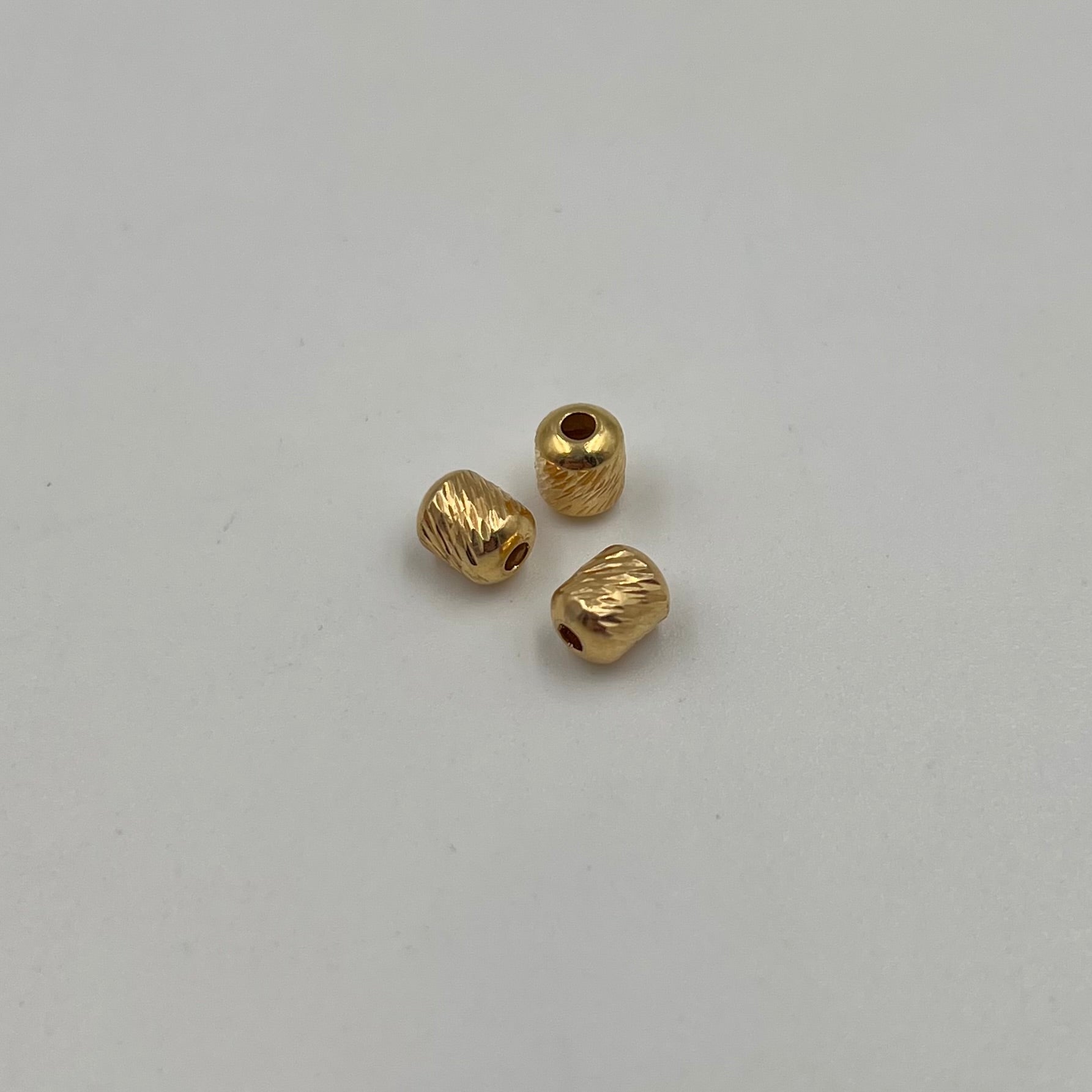 HERRAJE CILINDRO DIAMANTADO REDONDO  ORO AMARILLO 18K 0,26 GR / 0,5 CM