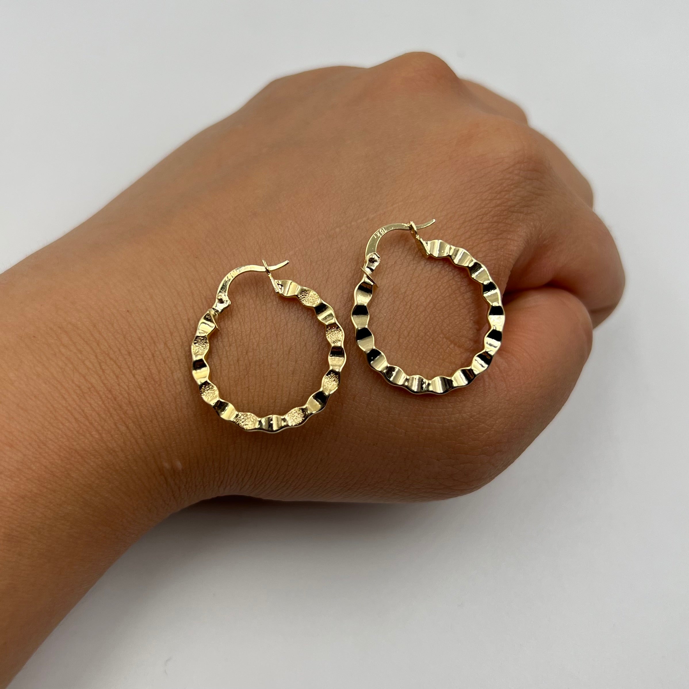 CANDONGA TROQUELADA ORO AMARILLO 18K 1,71 GR / 2,6 CM