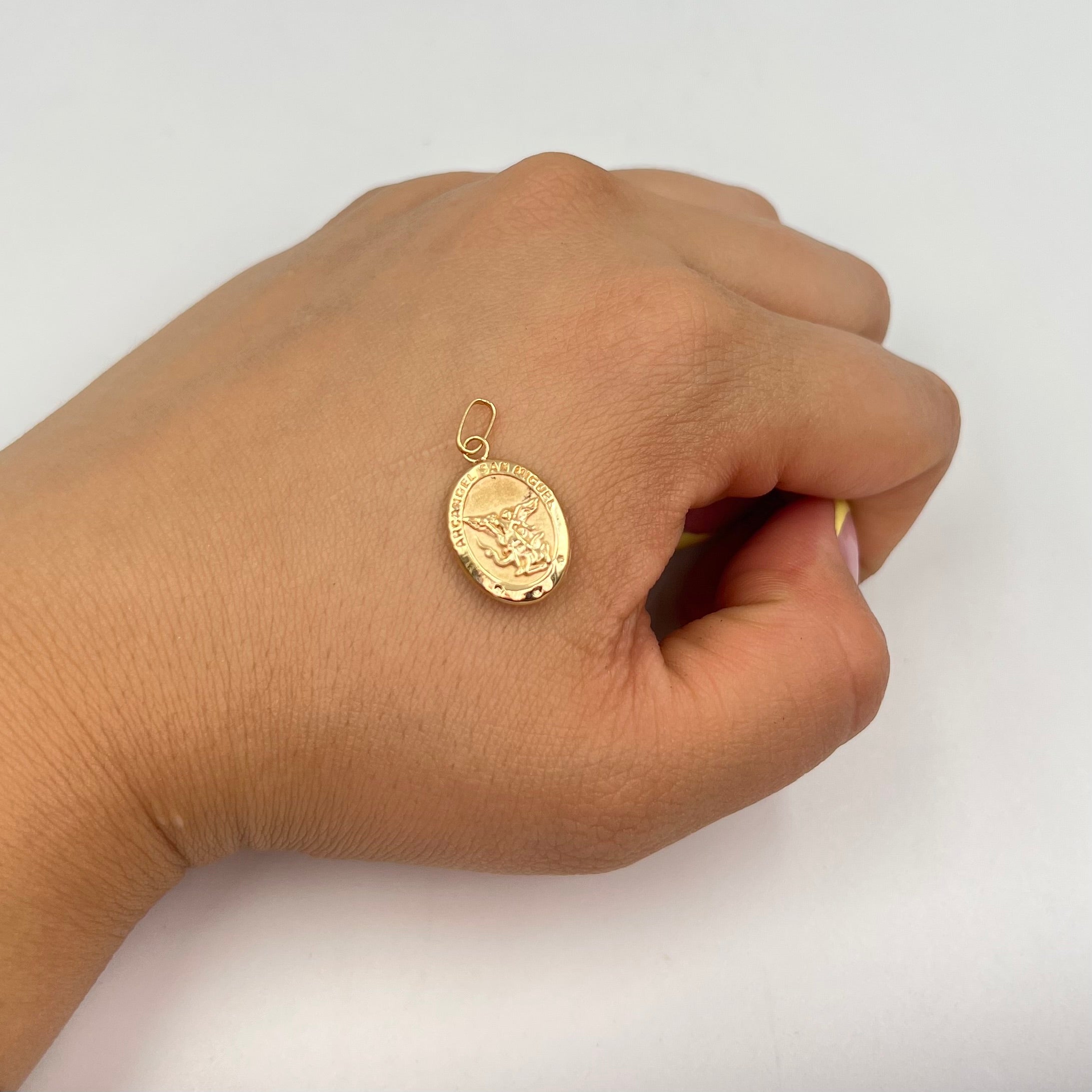 DIJE SAN MIGUEL ARCANGEL MATIZADO  ORO AMARILLO 18K 0,92 GR / 11 MM / 1,8 CM