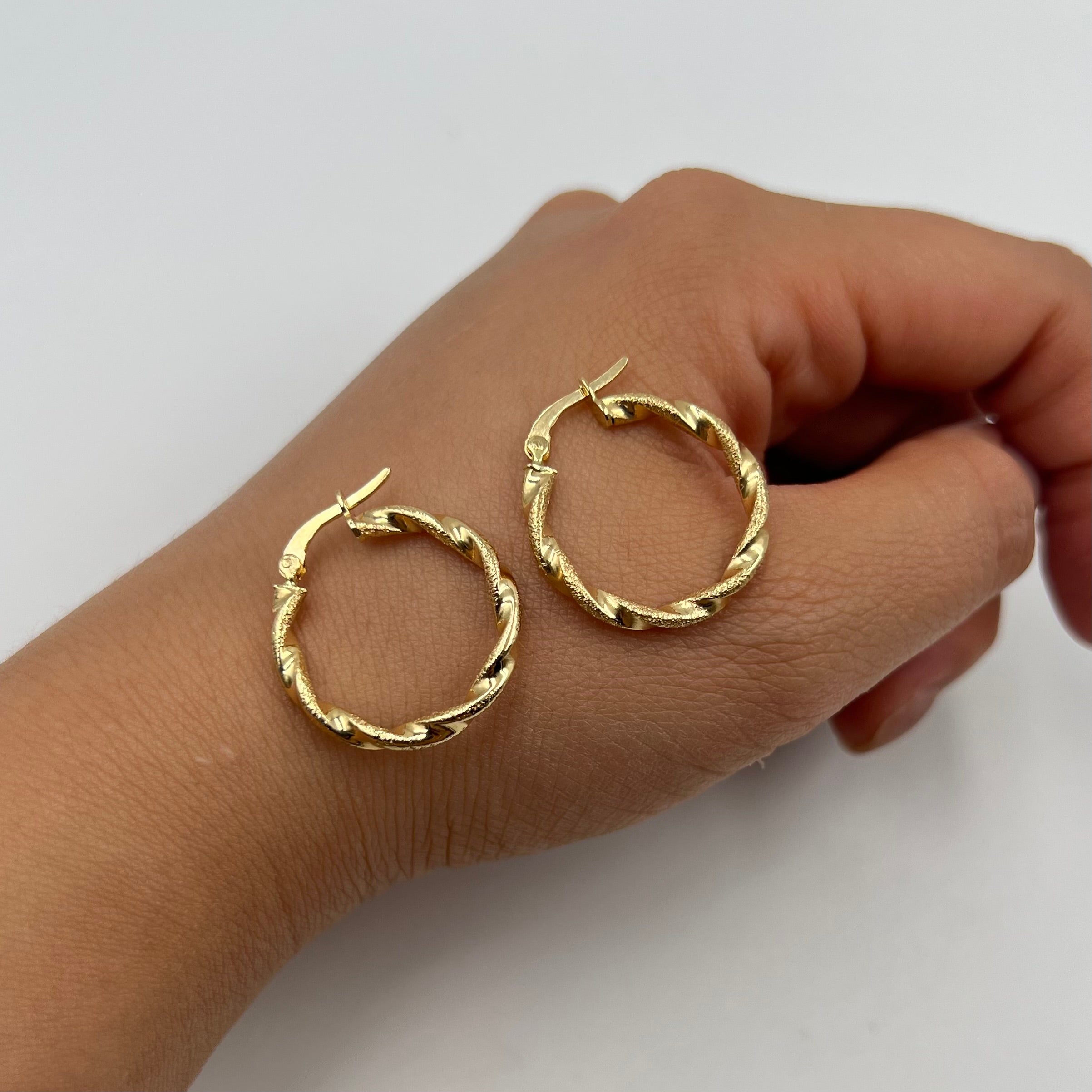 CANDONGA ENTORCHADA MATIZADA  ORO AMARILLO 18K 1,92 GR / 2,5 CM