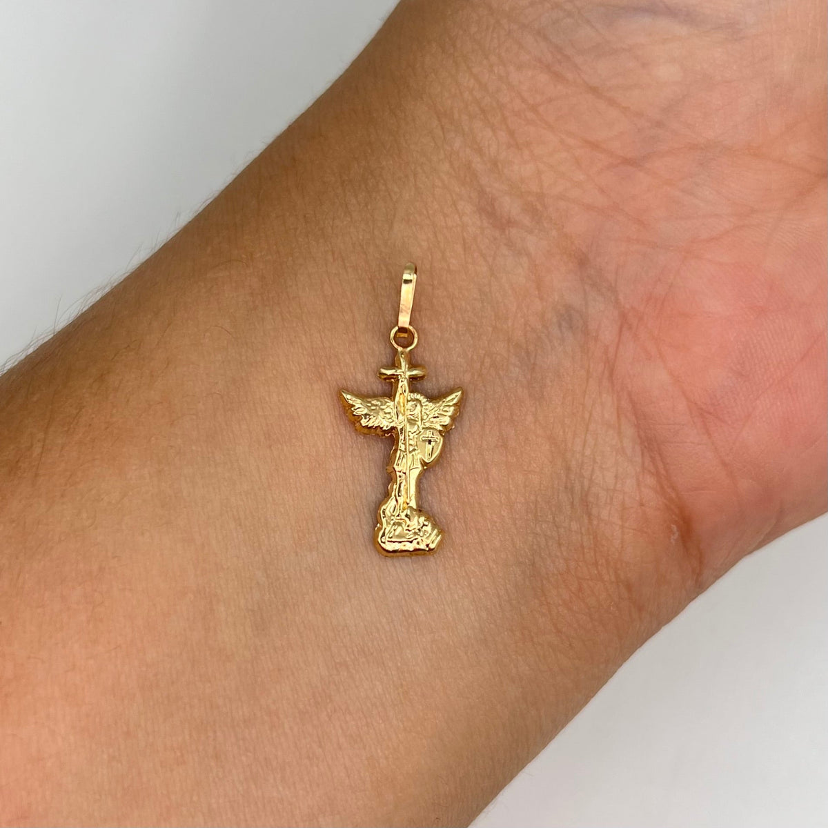 DIJE SAN MIGUEL ARCANGEL SILUETA ORO AMARILLO 18K 0,49 GR / 11 MM / 2 CM