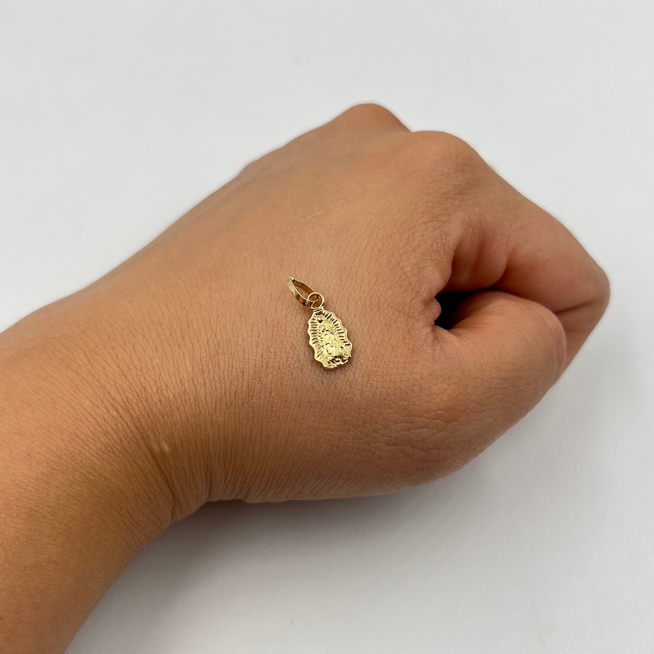 DIJE VIRGEN GUADALUPE FIGURA ORO AMARILLO 18K 0,54 GR / 7 MM / 1,3 CM