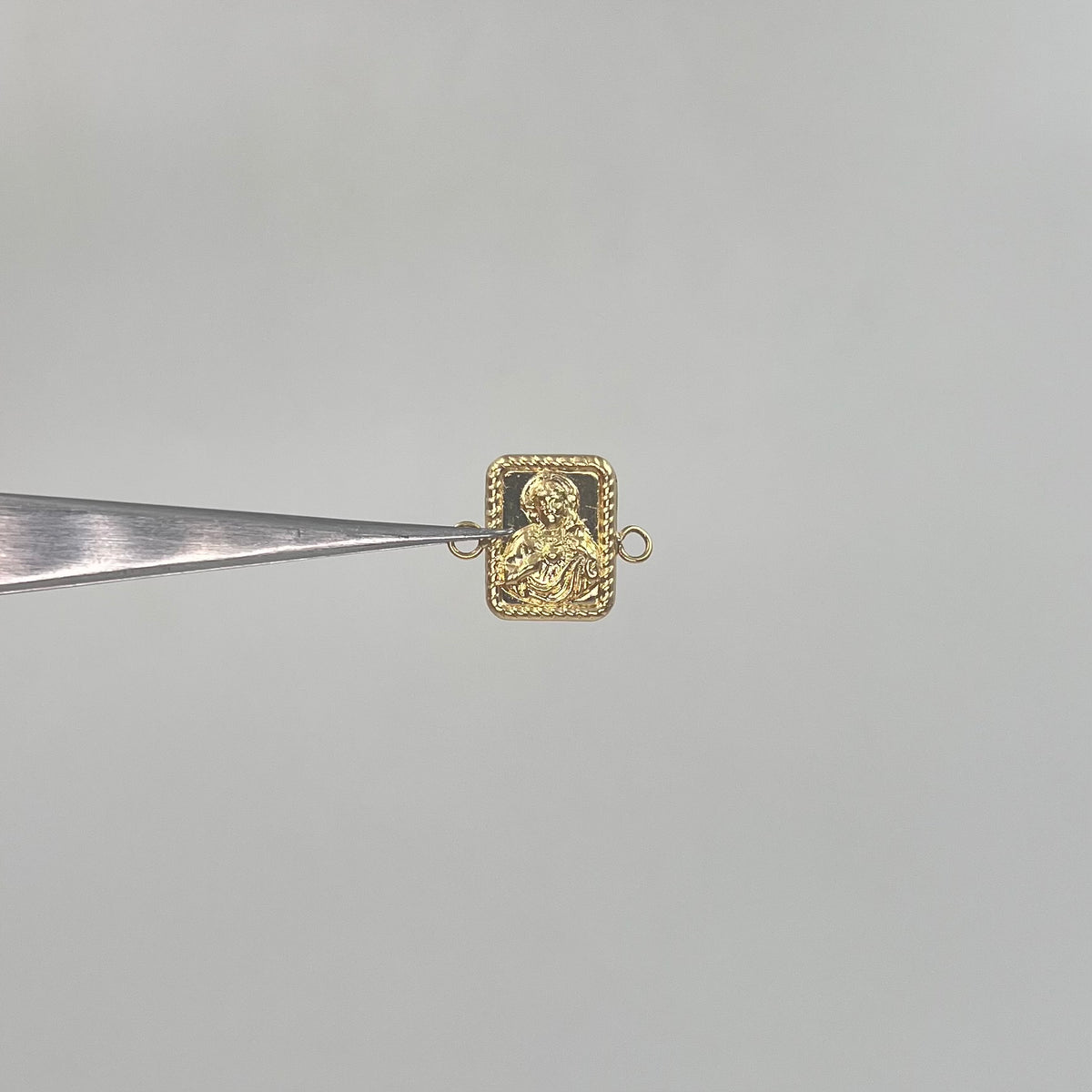 HERRAJE SAGRADO CORAZON RECTANGULAR ORO AMARILLO 18K 0,74 GR / 1,2 CM