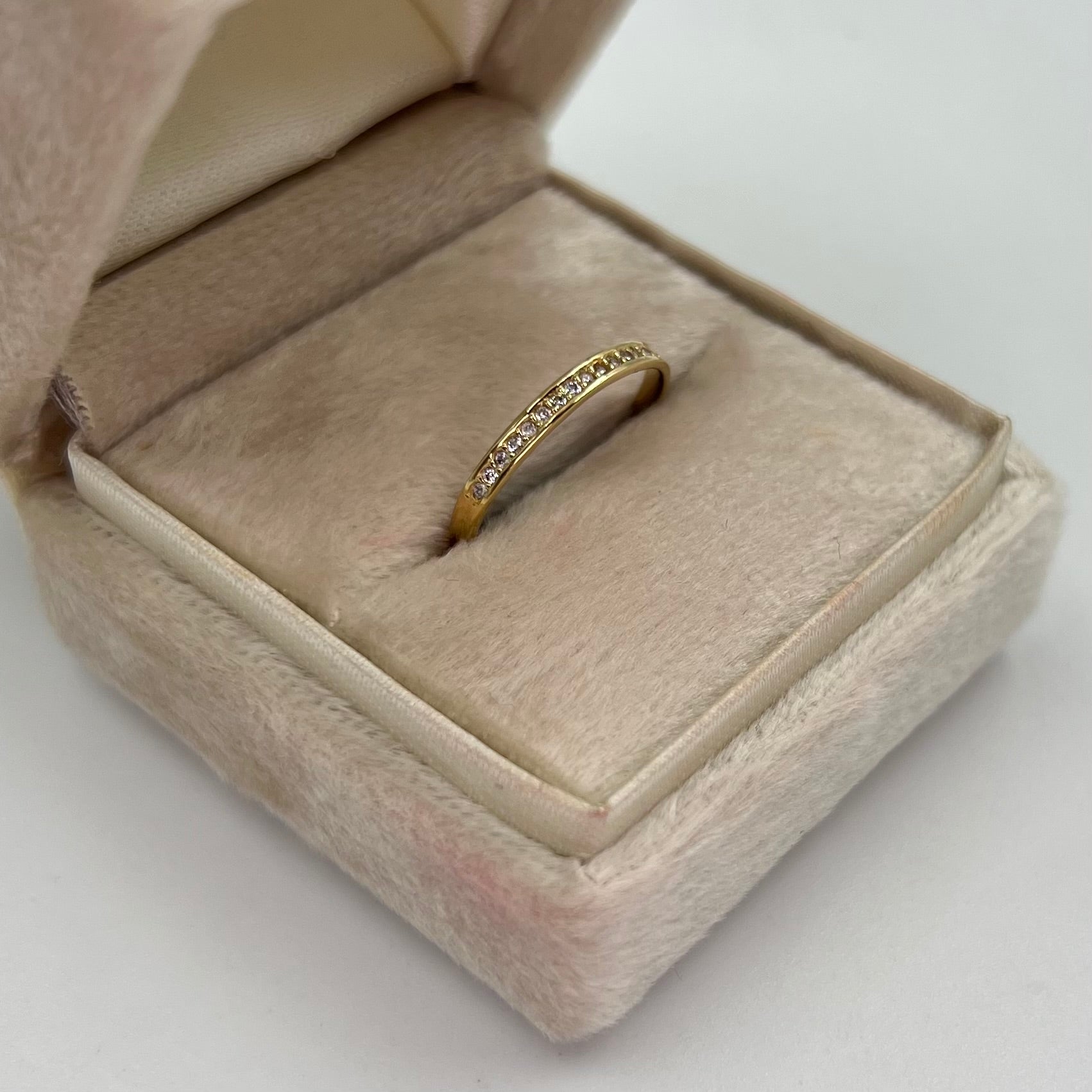 ANILLO CINTILLO CIRCONES BLANCOS ORO AMARILLO 18K / TALLA 8 / 1,17 GR / 2,2 MM