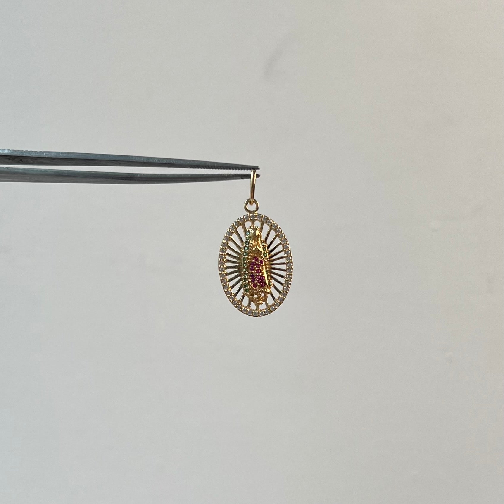 DIJE VIRGEN GUADALUPE CIRCONES ORO AMARILLO 18K +2 / 3,05 GR / 15 MM / 2,4 CM