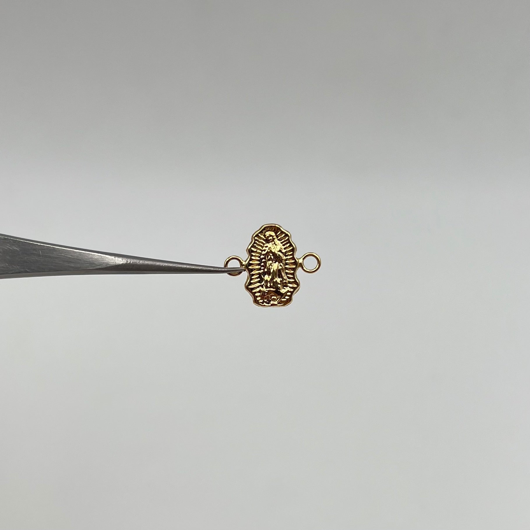 HERRAJE VIRGEN DE GUADALUPE  ORO AMARILLO 18K 0,49 GR / 1,4 CM