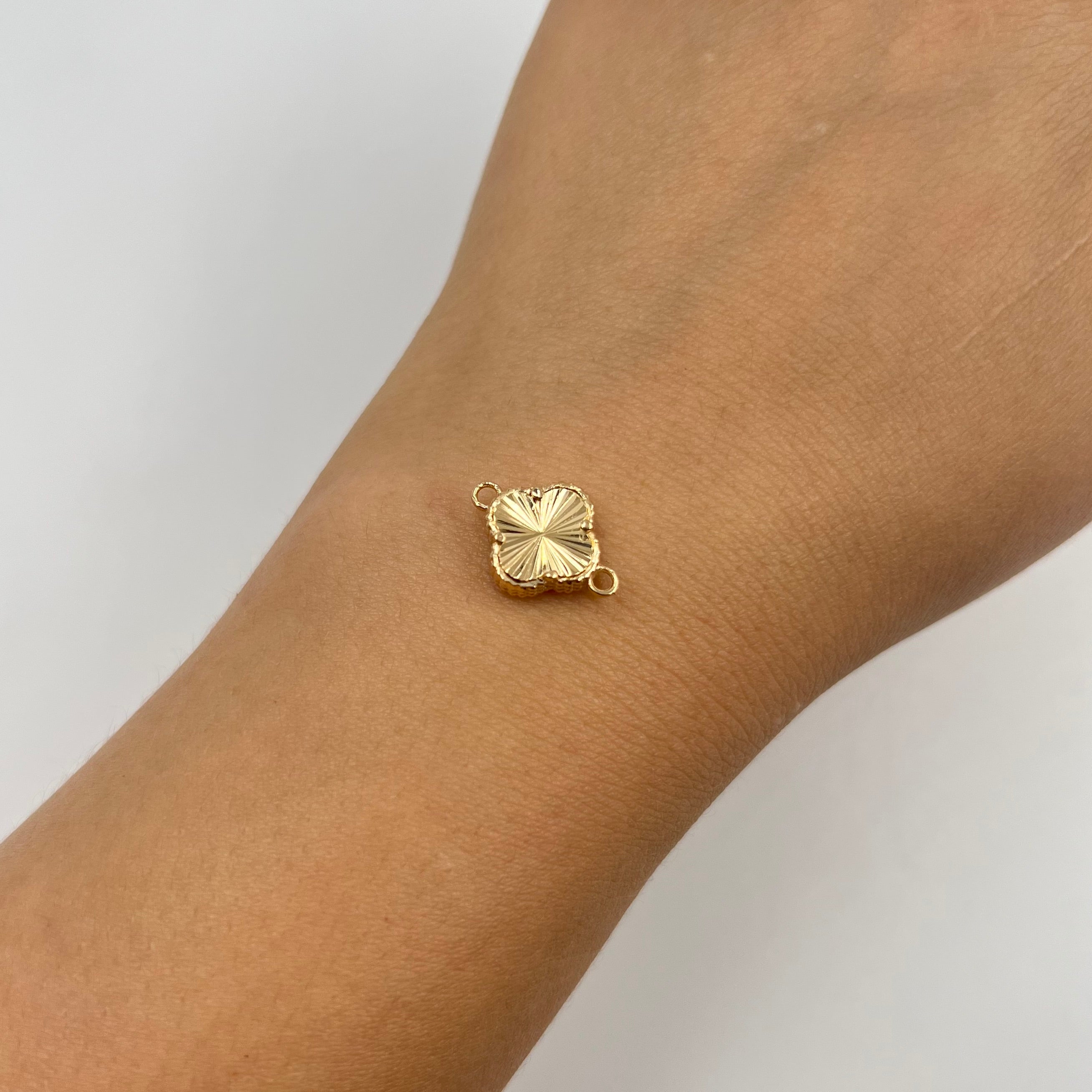 HERRAJE TREBOL DIAMANTADO ORO AMARILLO 18K 1,65 GR / 1,6 CM