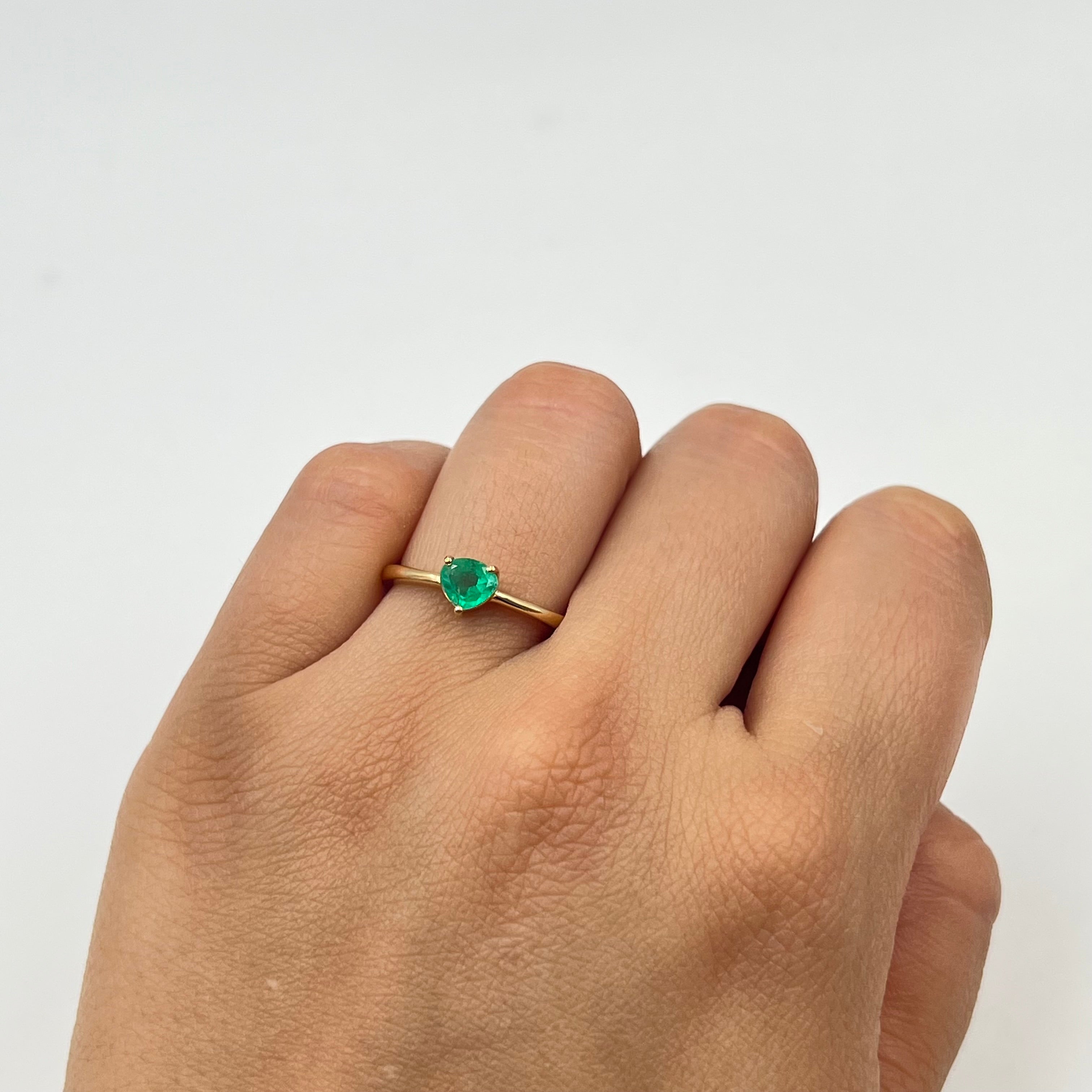 ANILLO SOLITARIO ESMERALDA 0.40 CT ORO AMARILLO 18K / TALLA 6 / 2,33 GR (JOYA)