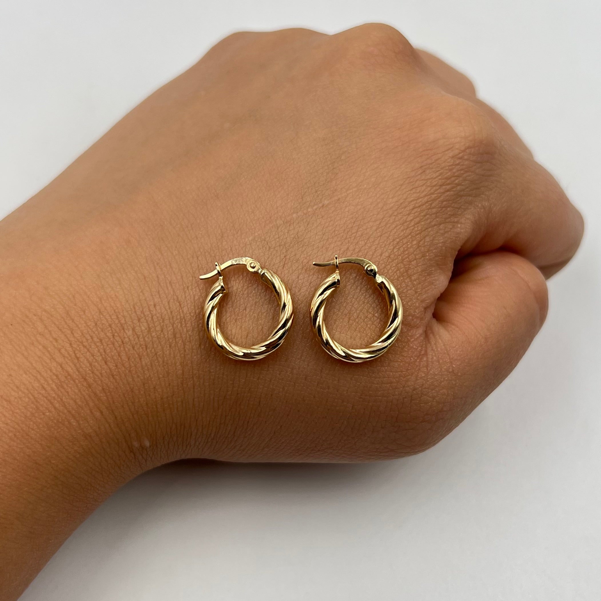 CANDONGA ENTORCHADA ORO AMARILLO 18K 1,26 GR / 1,6 CM