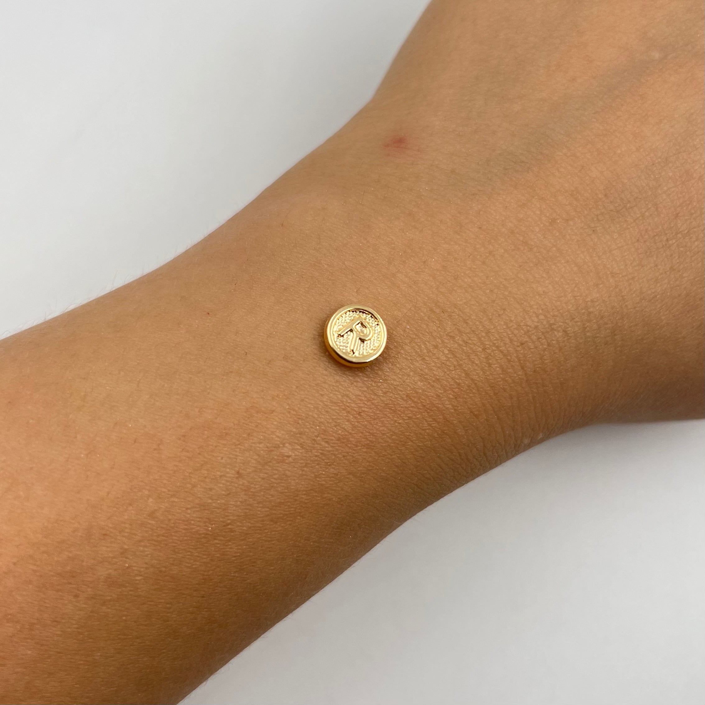 HERRAJE LETRA R TAMBOR ORO AMARILLO 18K 0,30 GR / 0,8 CM