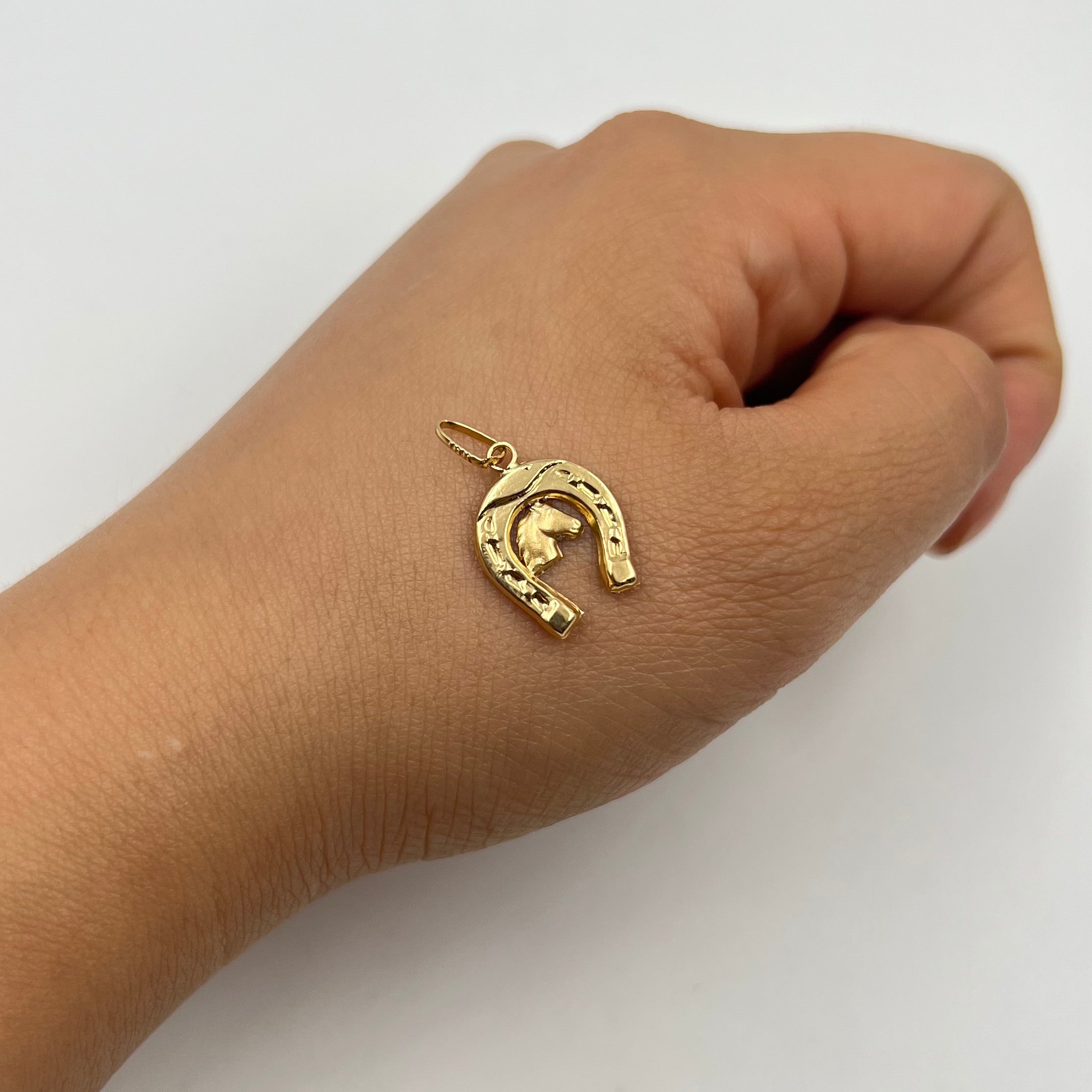 DIJE HERRADURA  ORO AMARILLO 18K 0,69 GR / 12 MM / 1,7 CM