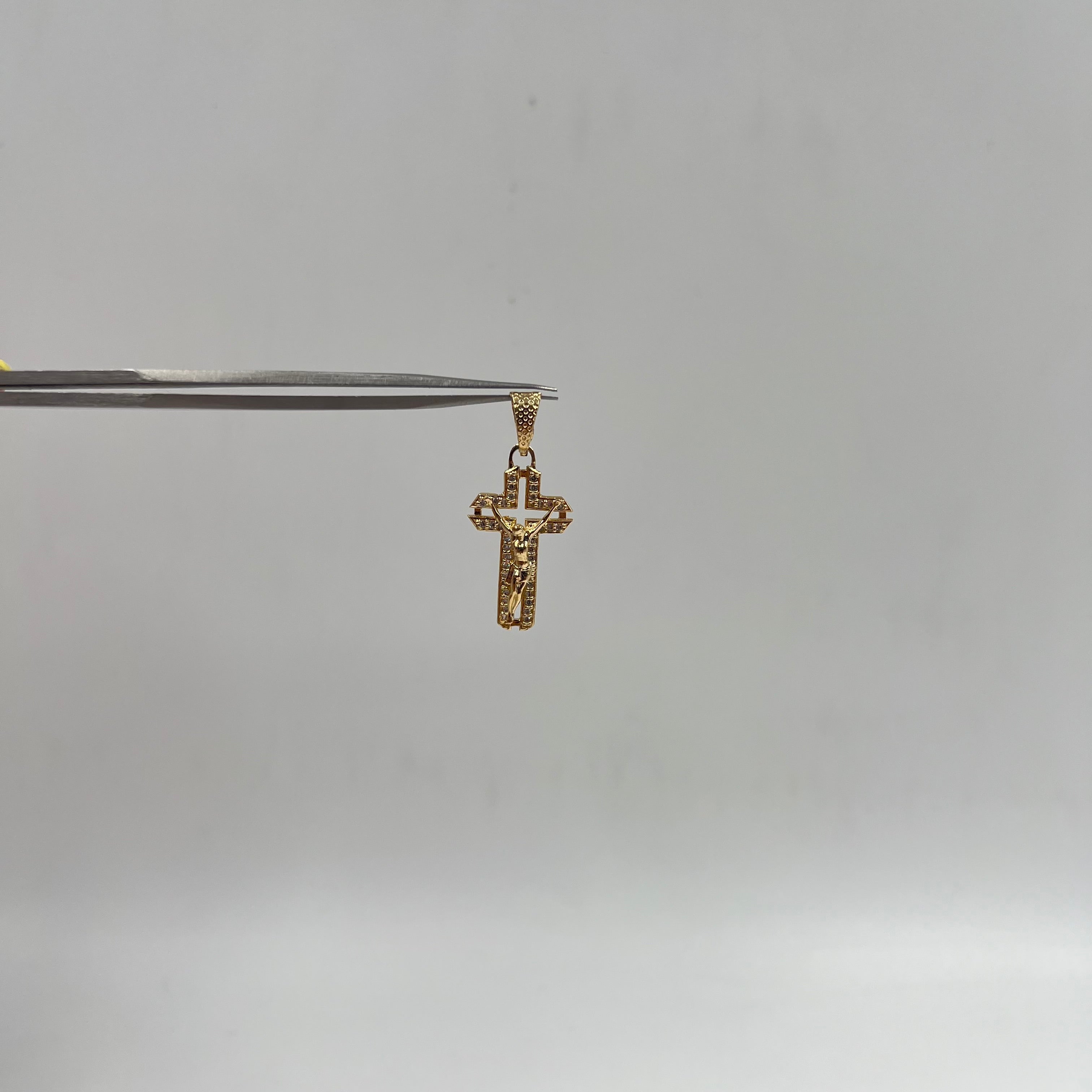 DIJE CRISTO CIRCONES  ORO AMARILLO 18K 1,81 GR / 5 MM / 2,5 CM