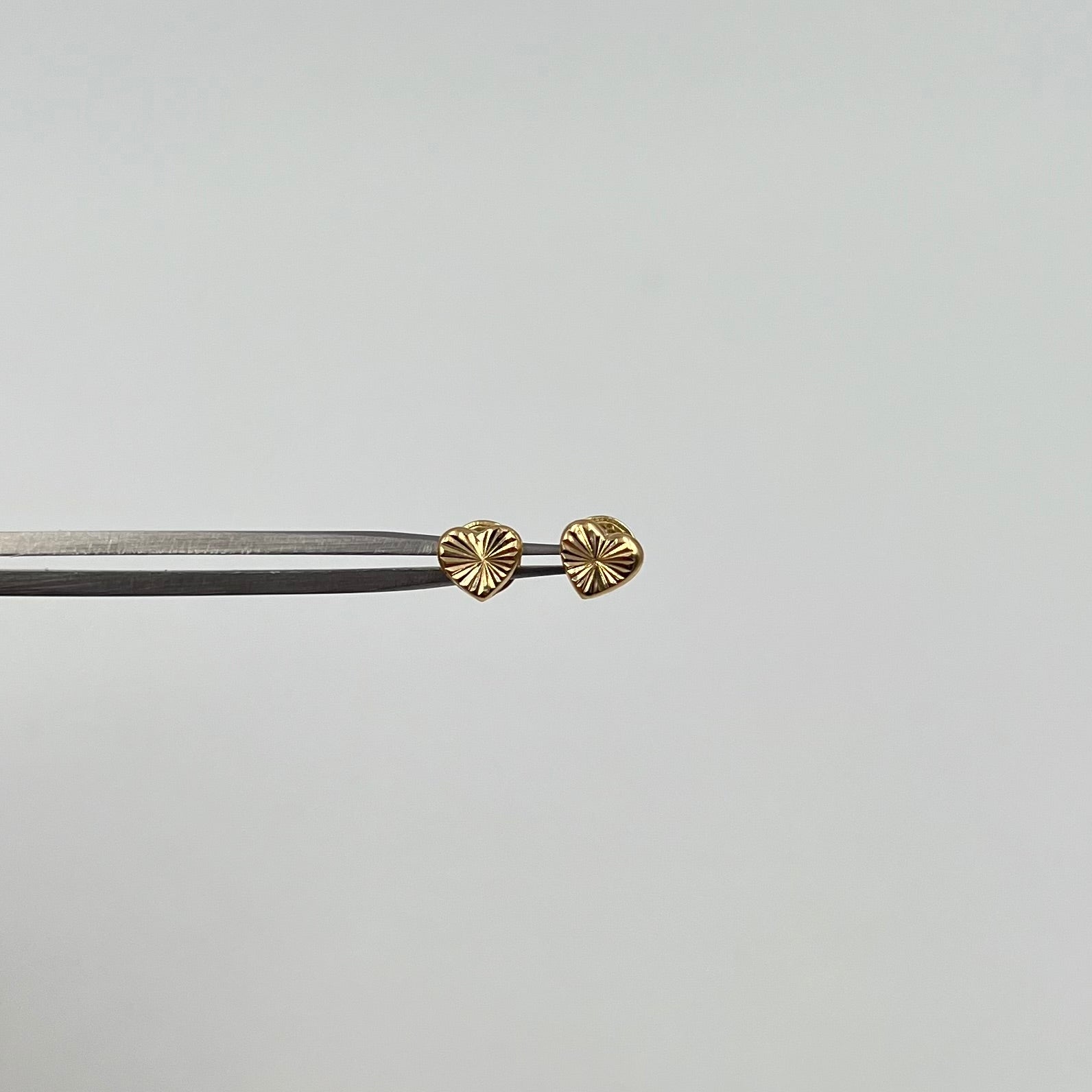 TOPOS CORAZON DIAMANTADO  ORO AMARILLO 18K 0,56 GR / 6 MM