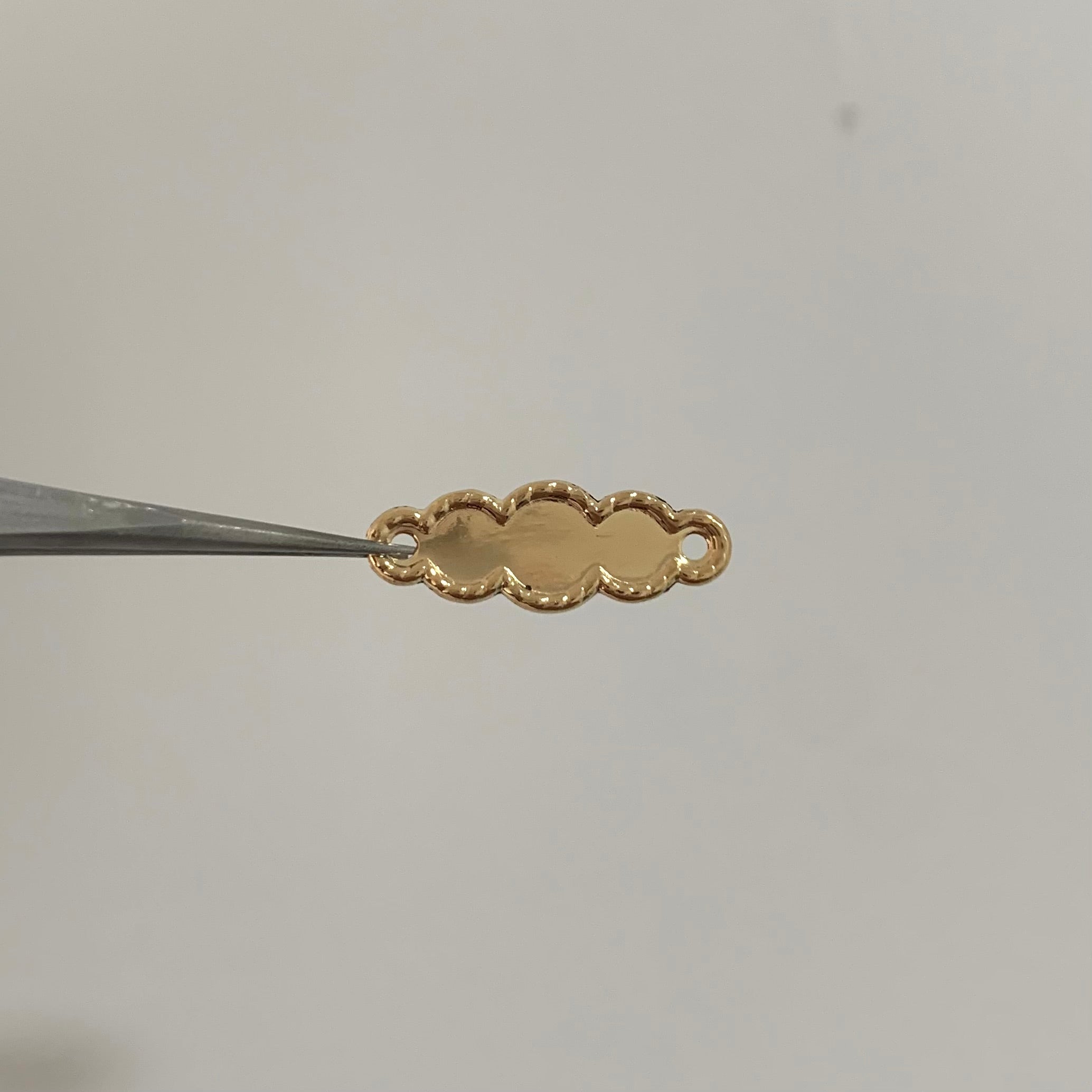 HERRAJE PLACA NUBE ORO AMARILLO 18K 0,45 GR / 2,2 CM