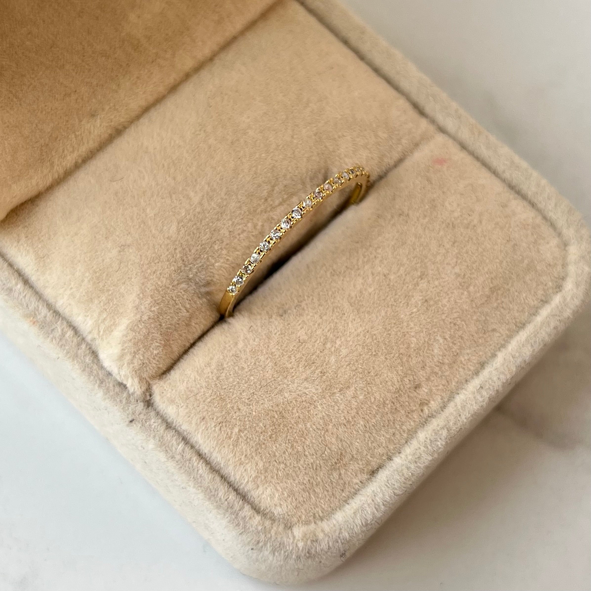 ANILLO CIRCONES BLANCOS ORO AMARILLO 18K / TALLA 9 / 0,95 GR / 1,1 MM