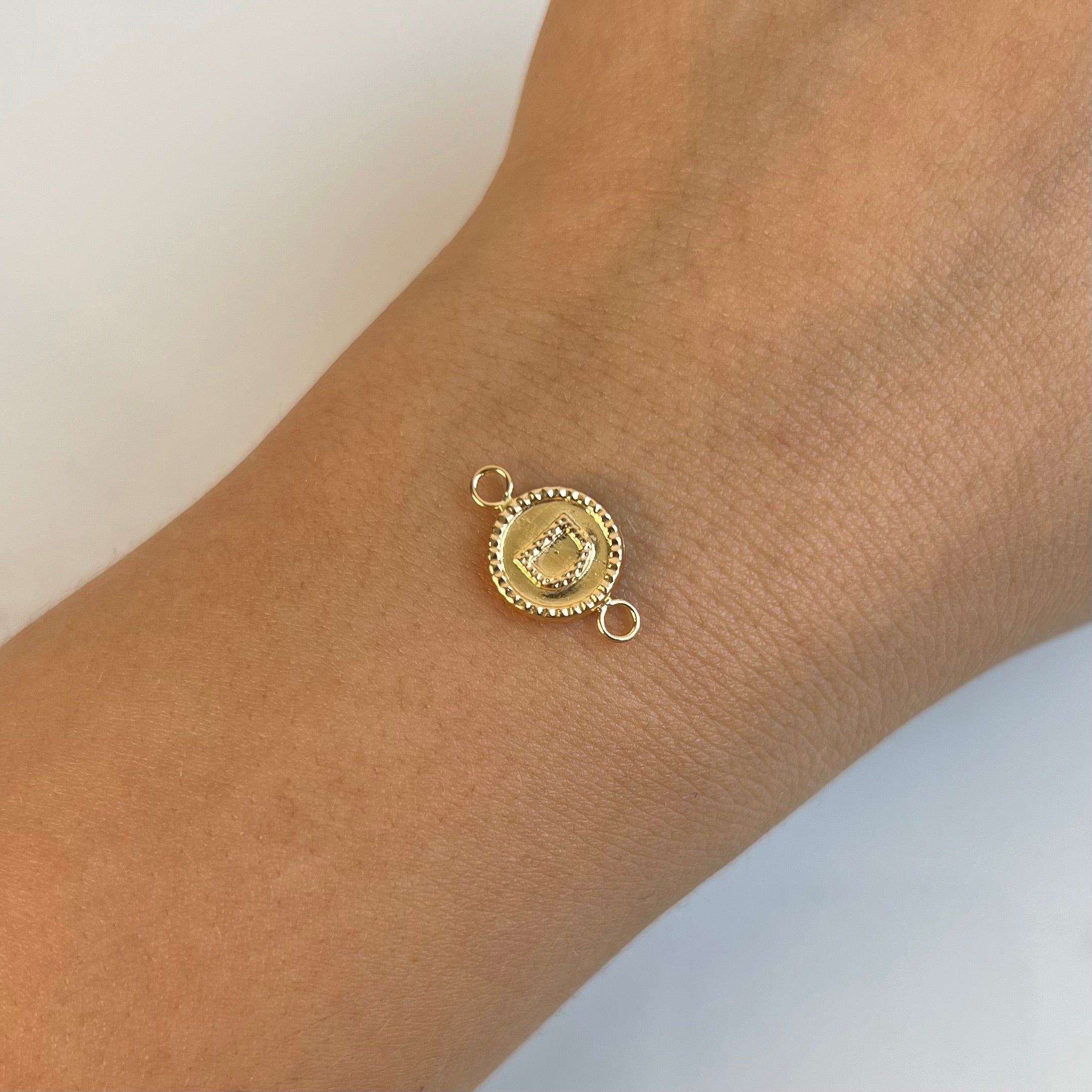 HERRAJE LETRA D  ORO AMARILLO 18K 0,53 GR / 1,6 CM