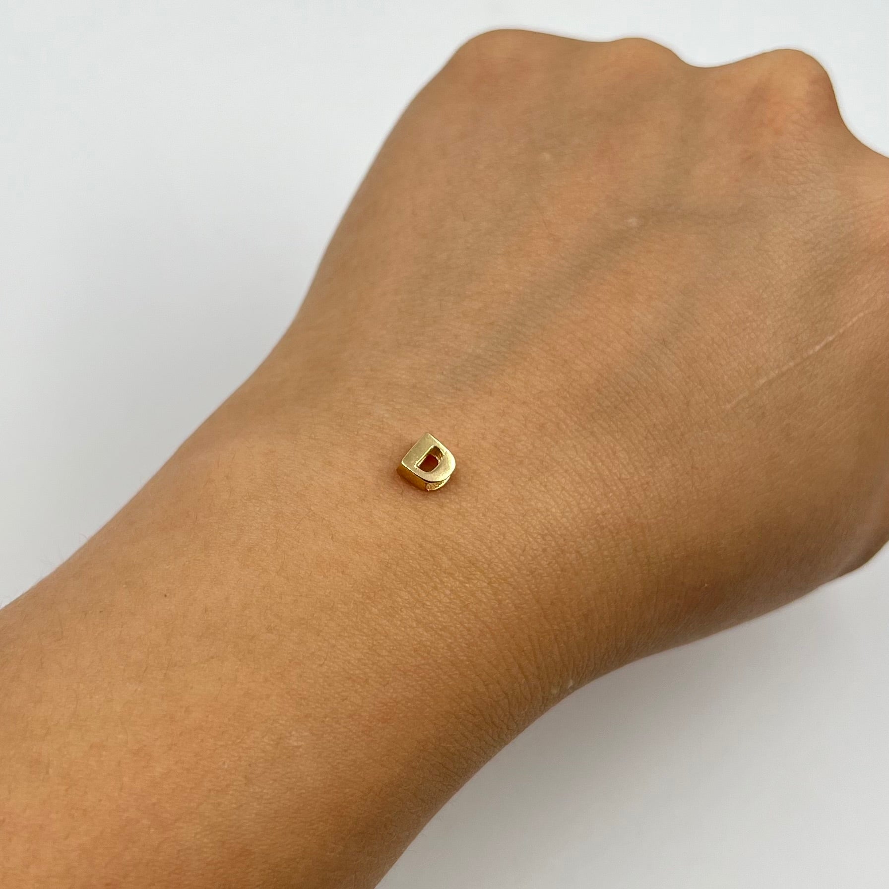 HERRAJE LETRA D  ORO AMARILLO 18K 0,39 GR / 5 CM